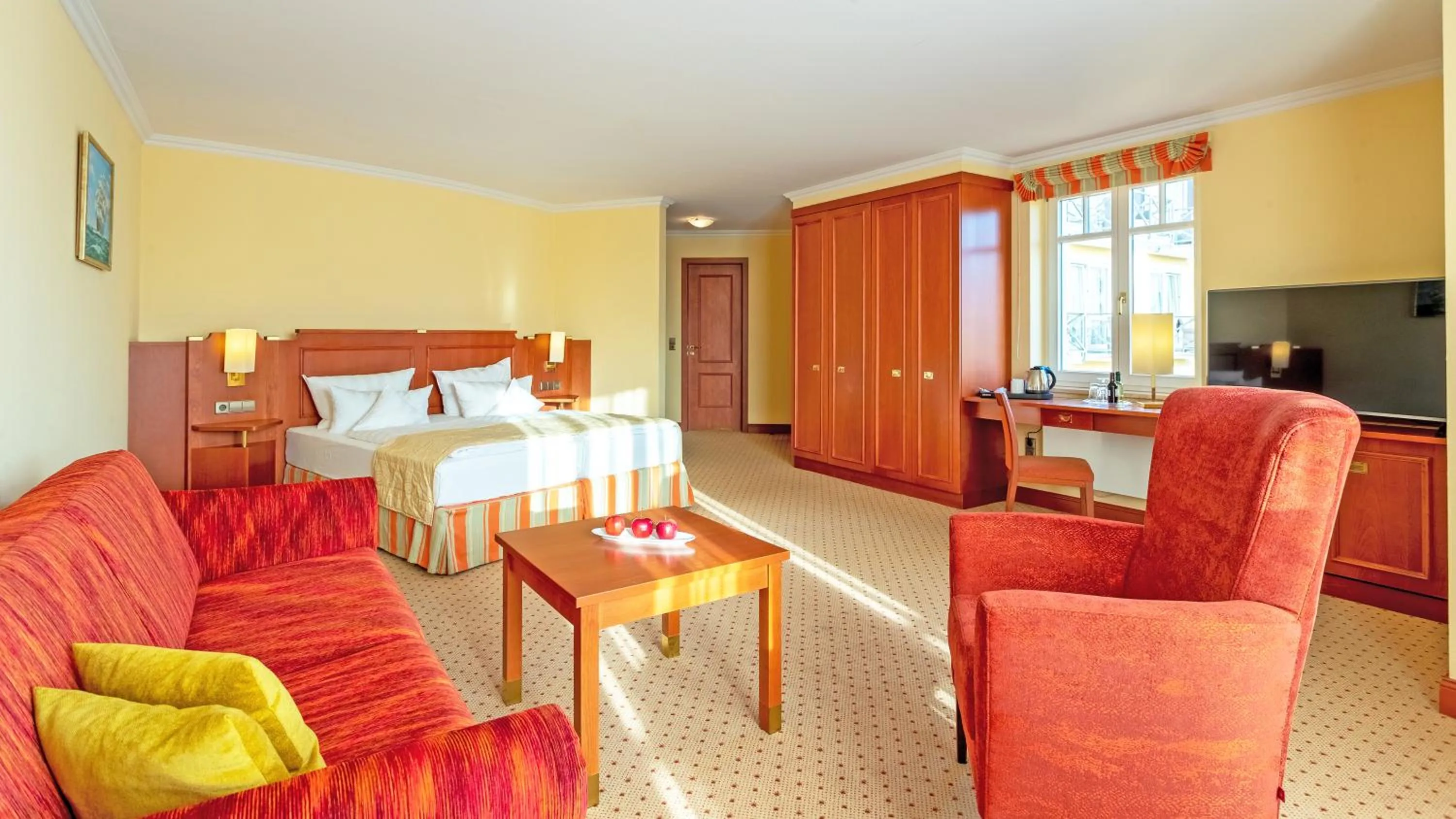 Living room, Bed in Hotel zur Post - ein Rovell Hotel