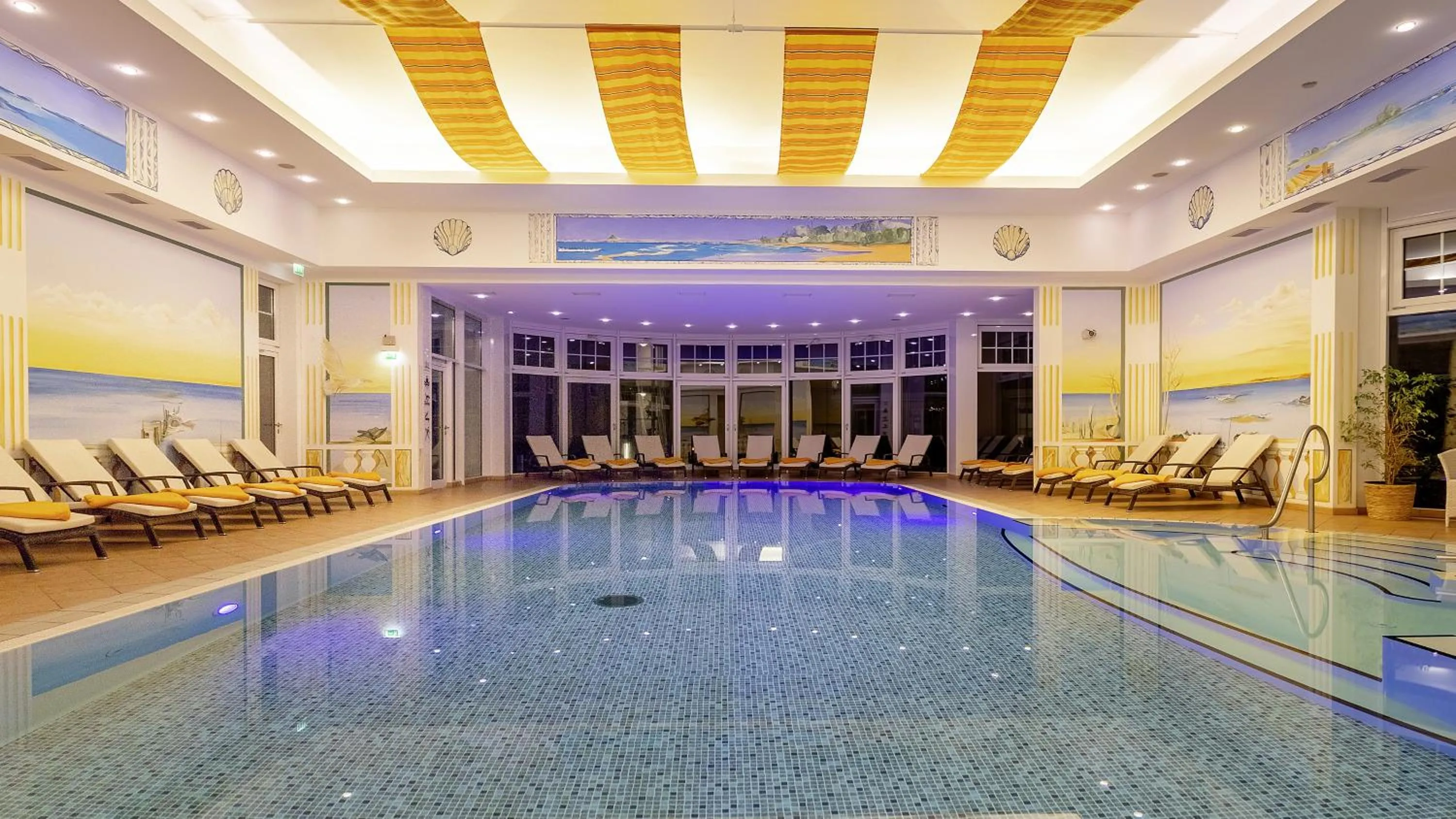 Pool view in Hotel zur Post - ein Rovell Hotel