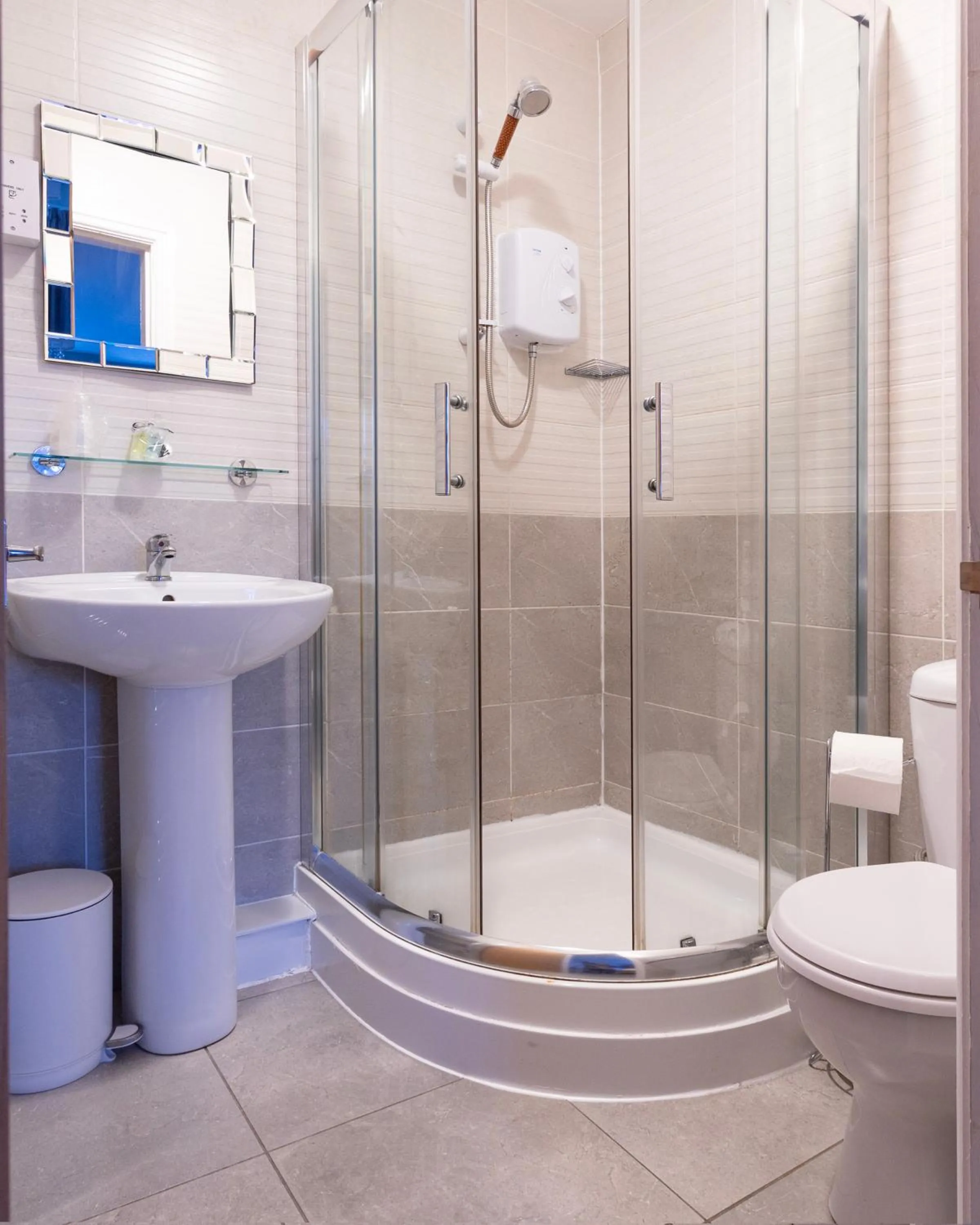 Bathroom in Orrell Park Hotel