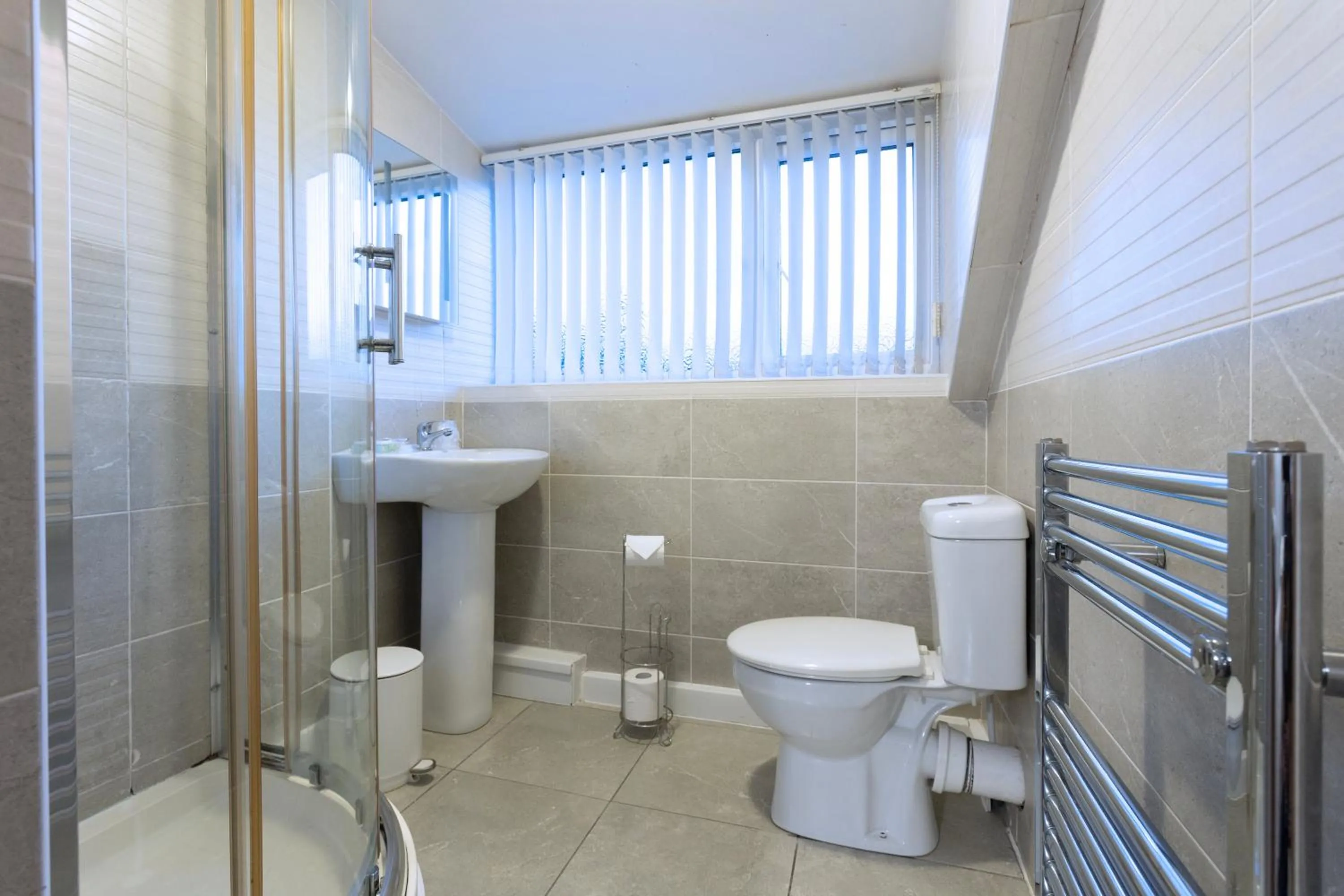 Bathroom in Orrell Park Hotel