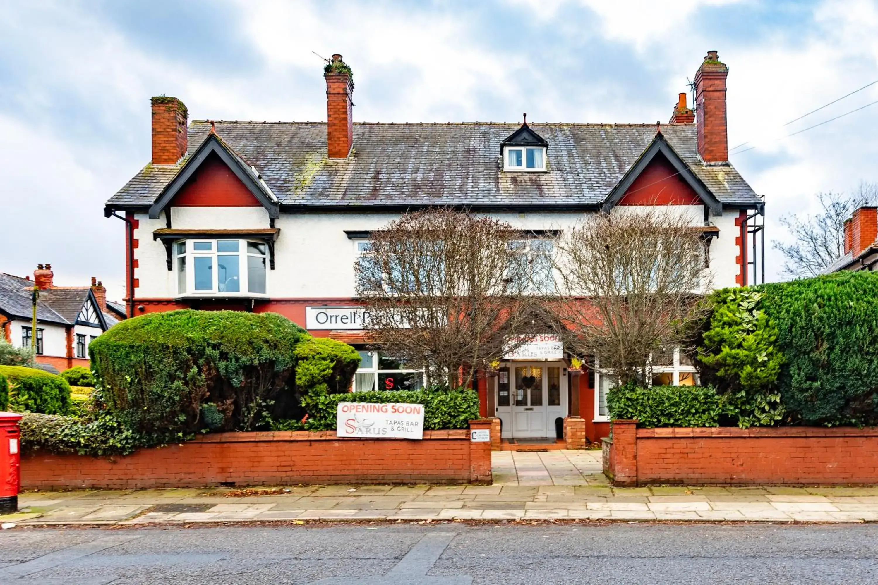 Property building in Orrell Park Hotel Property building in Orrell Park Hotel