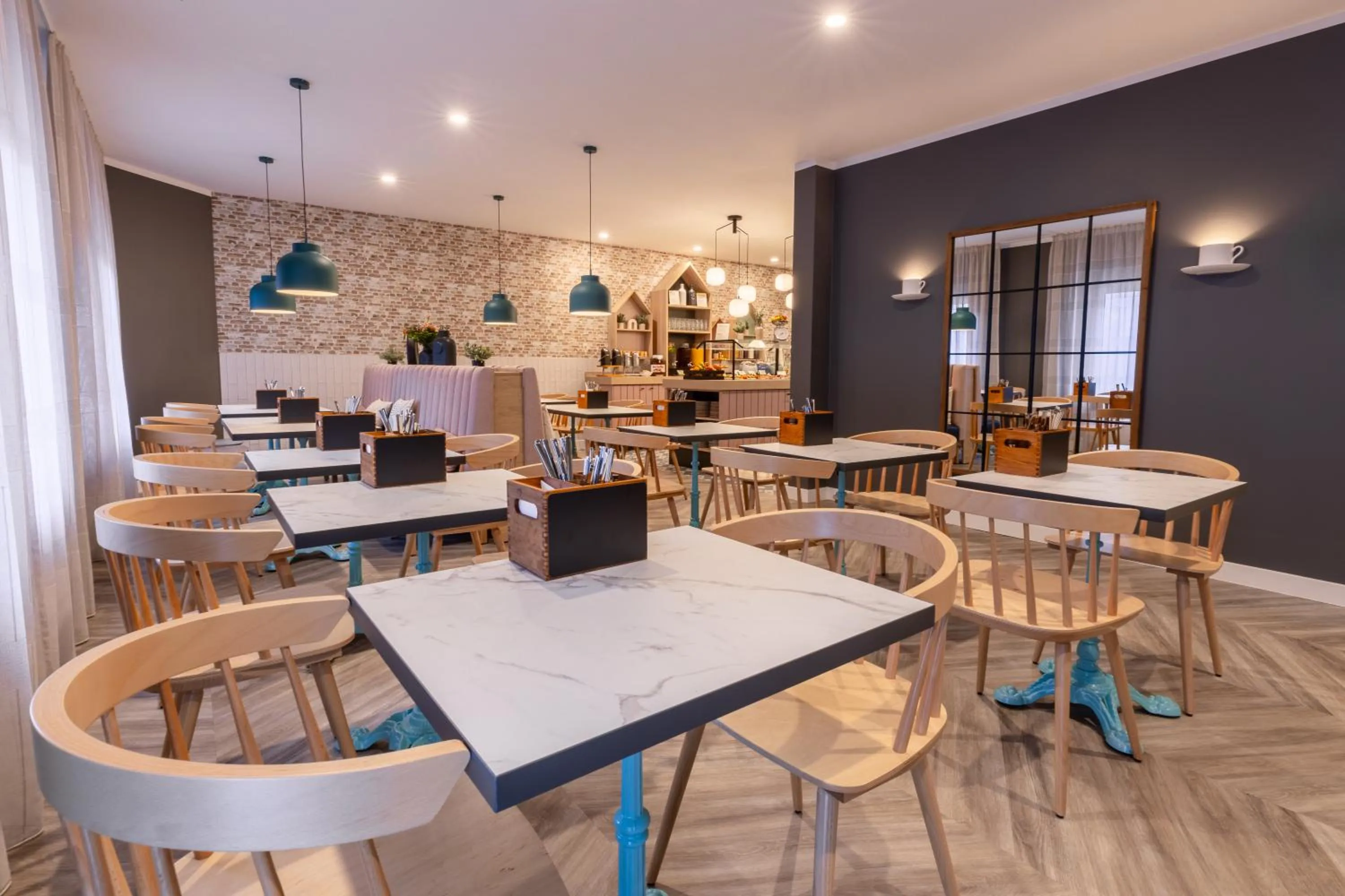 Restaurant/places to eat in Garner Hotel Mannheim City by IHG