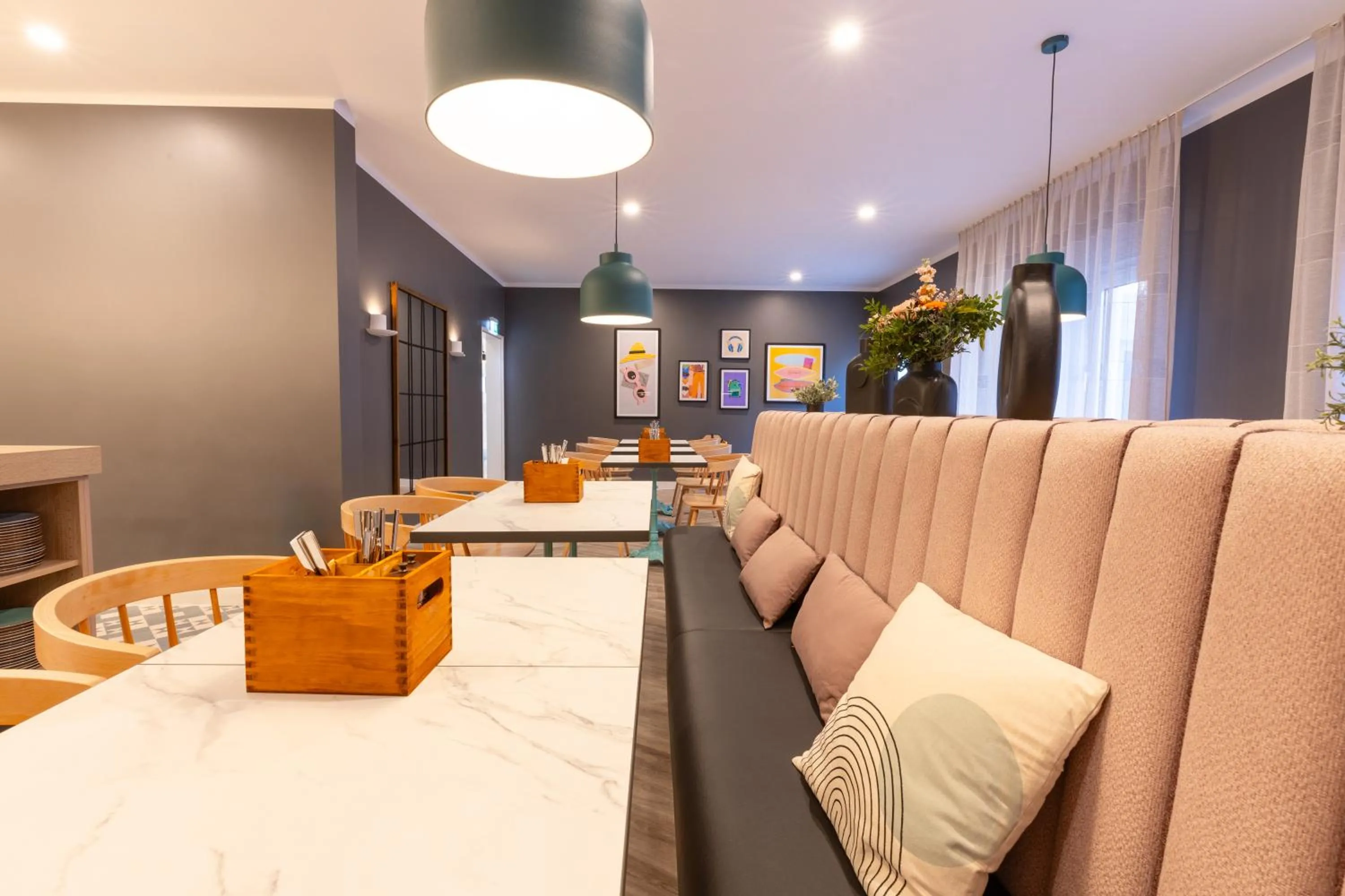 Restaurant/places to eat in Garner Hotel Mannheim City by IHG