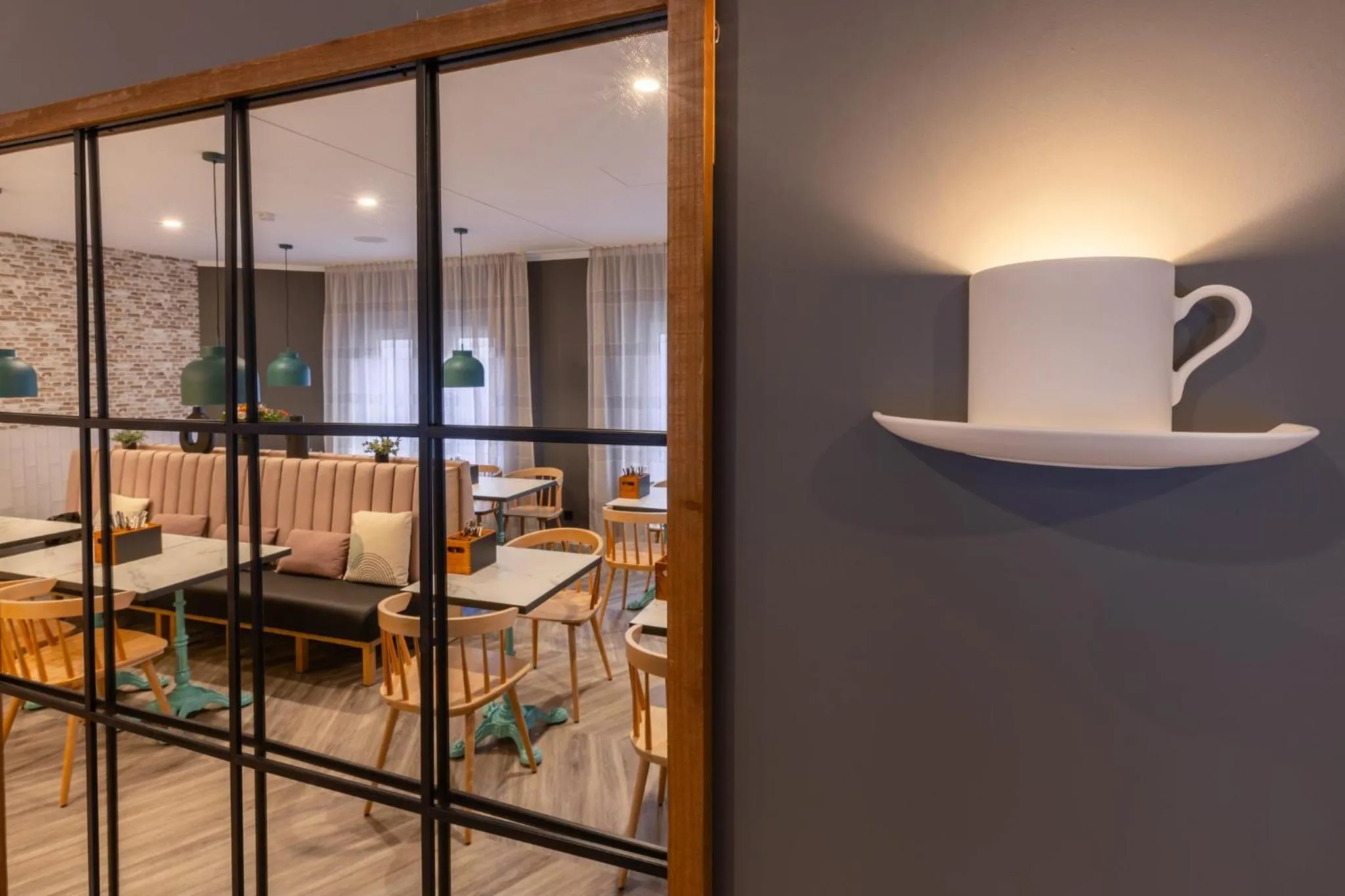 Restaurant/places to eat in Garner Hotel Mannheim City by IHG