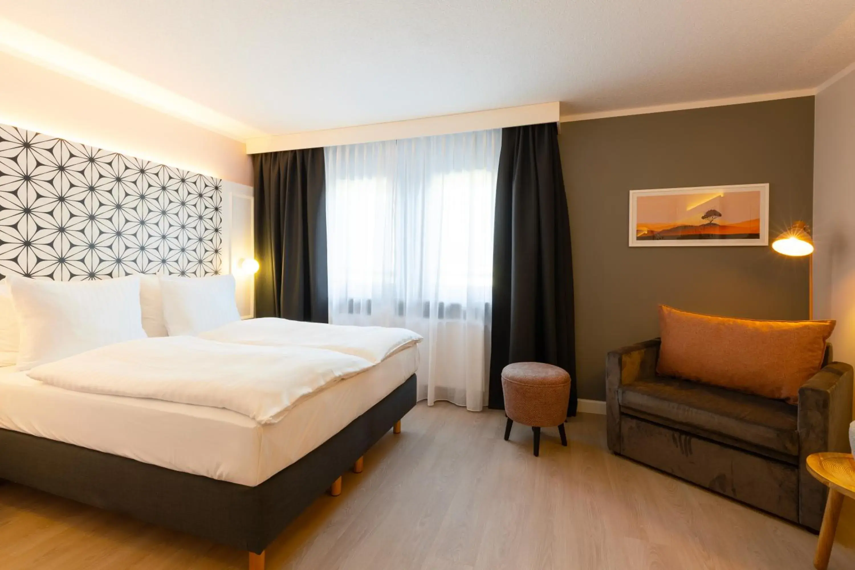 Standard Queen Room with Sofa Bed - Non-Smoking in Garner Hotel Mannheim City by IHG Standard Queen Room with Sofa Bed - Non-Smoking in Garner Hotel Mannheim City by IHG