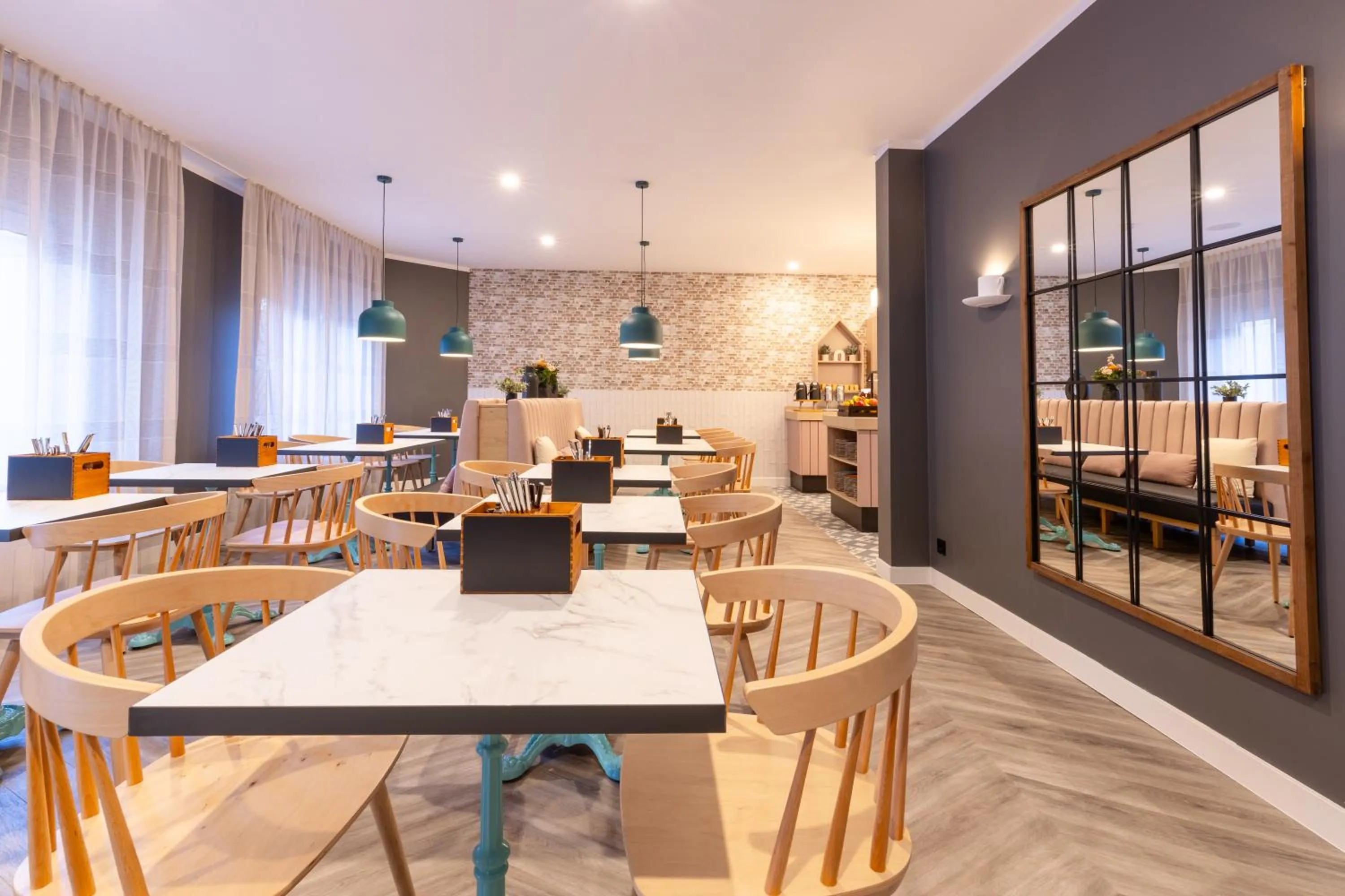 Restaurant/places to eat in Garner Hotel Mannheim City by IHG