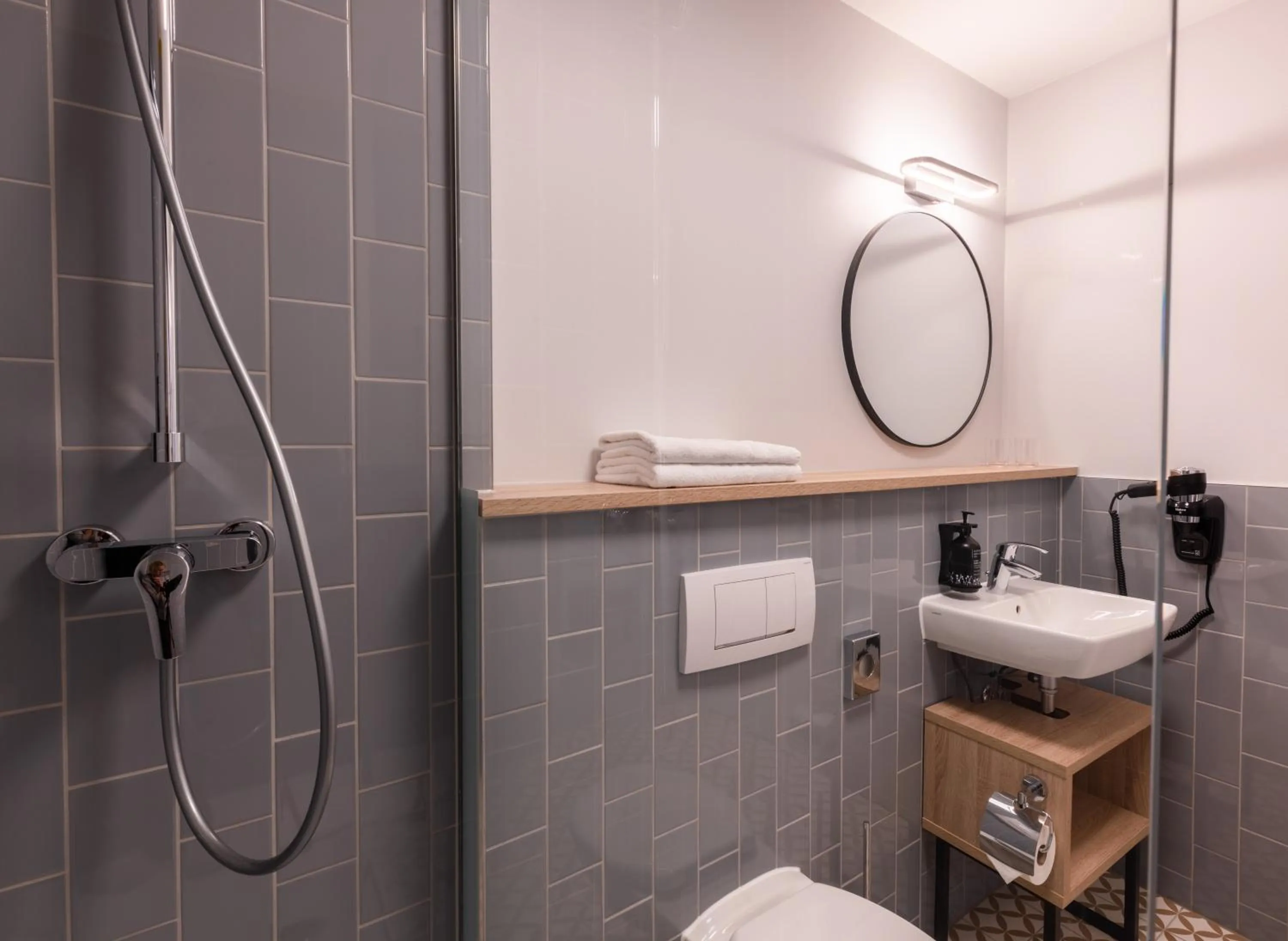 Bathroom in Garner Hotel Mannheim City by IHG