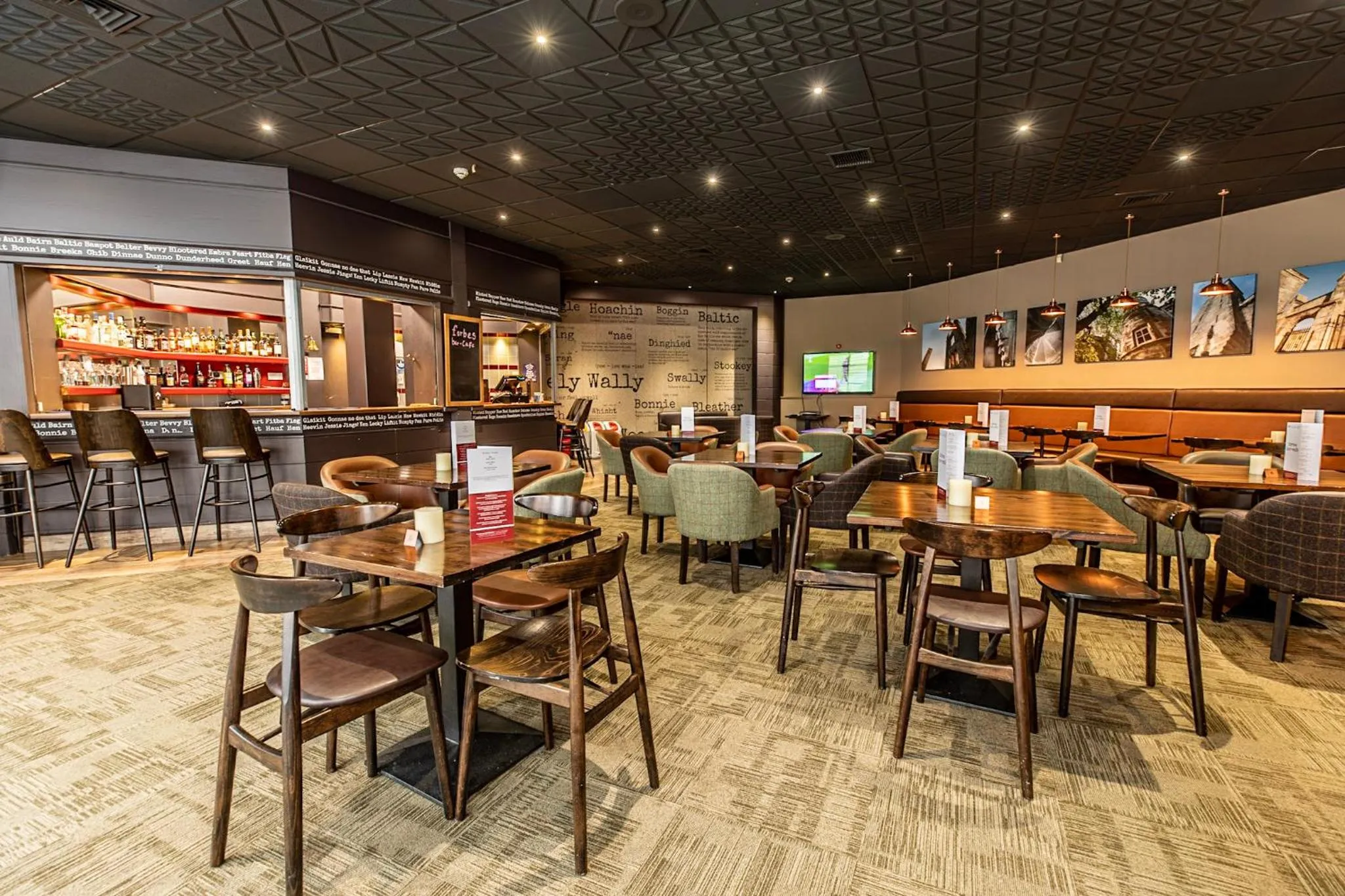 Lounge or bar in Agnes Blackadder Hall - Campus Accommodation