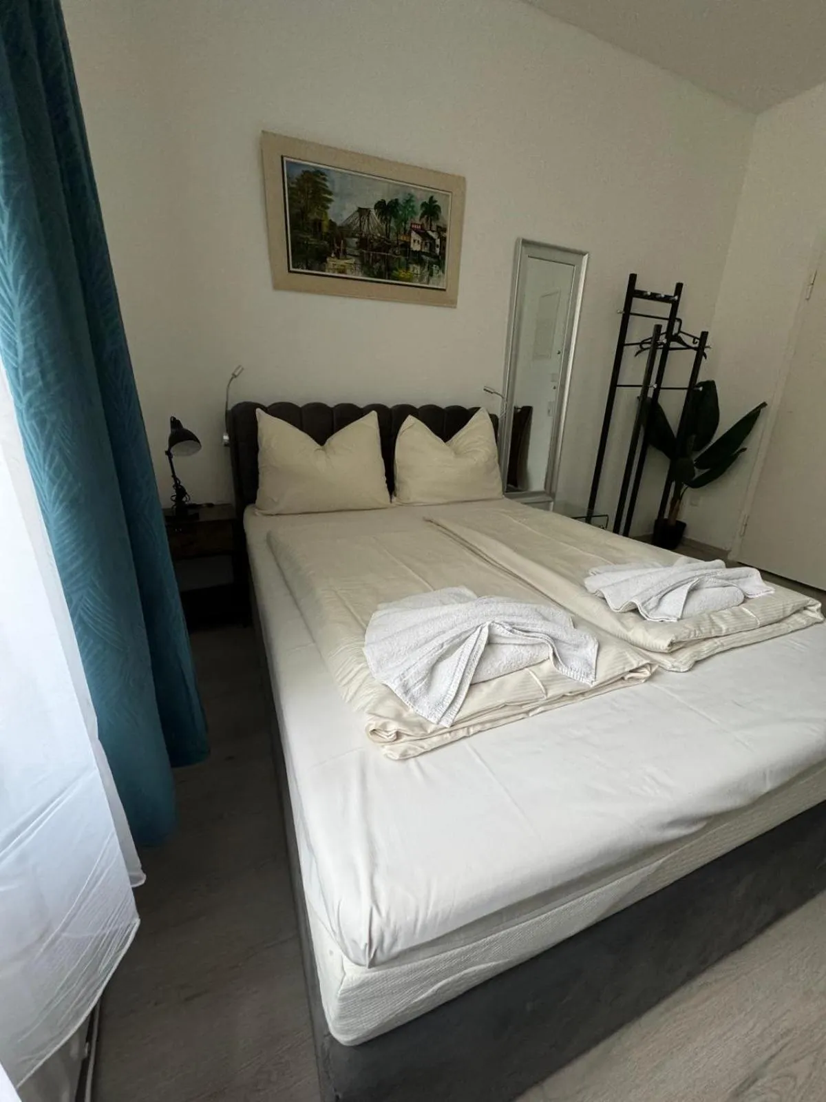 Bedroom, Bed in Hotel Drei Kronen