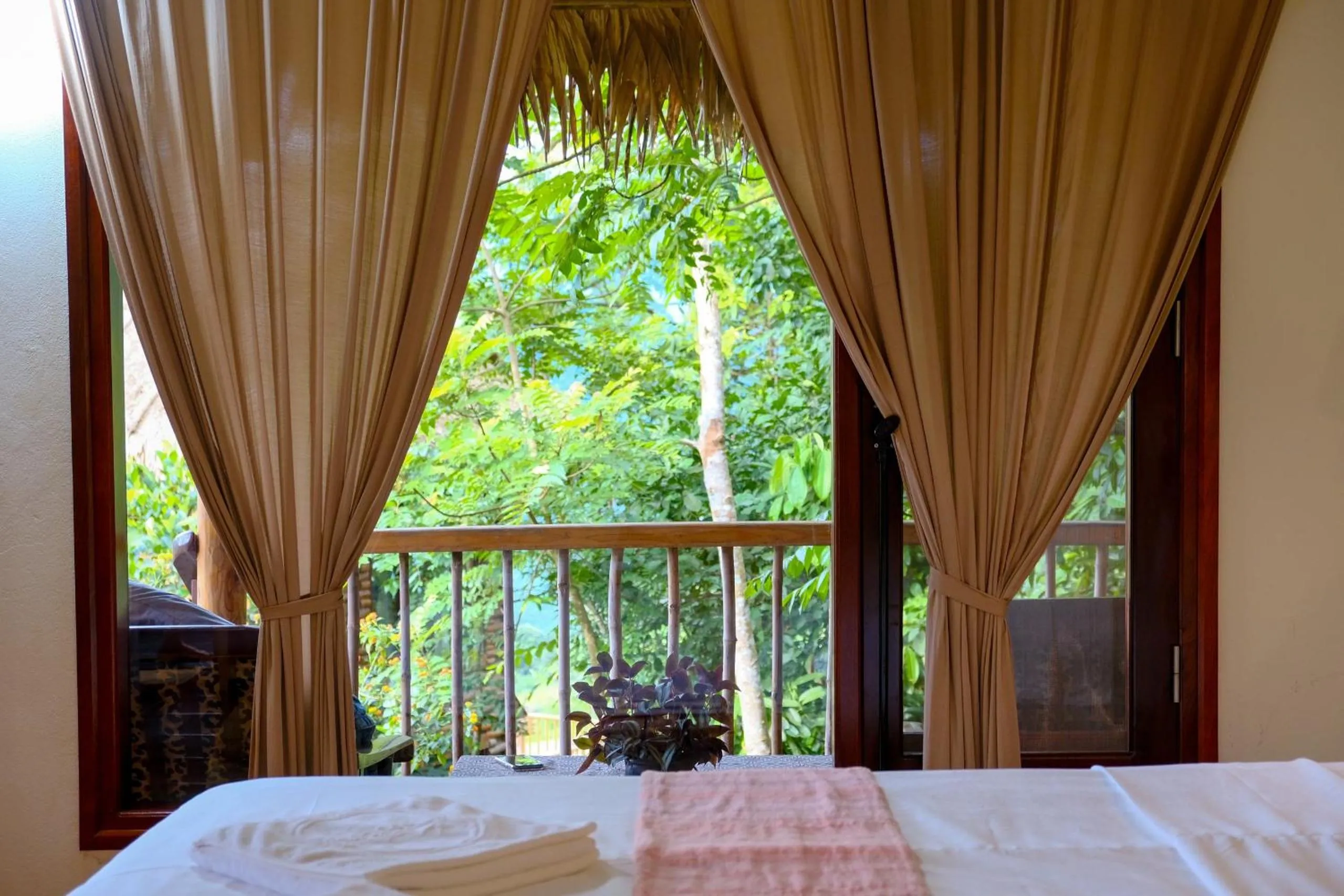 View (from property/room), Bed in Pu Luong Jungle Lodge