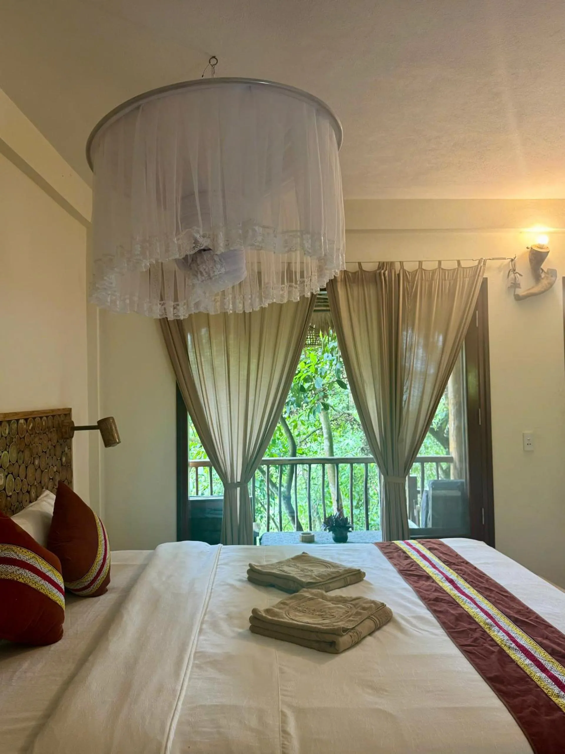 Bed in Pu Luong Jungle Lodge