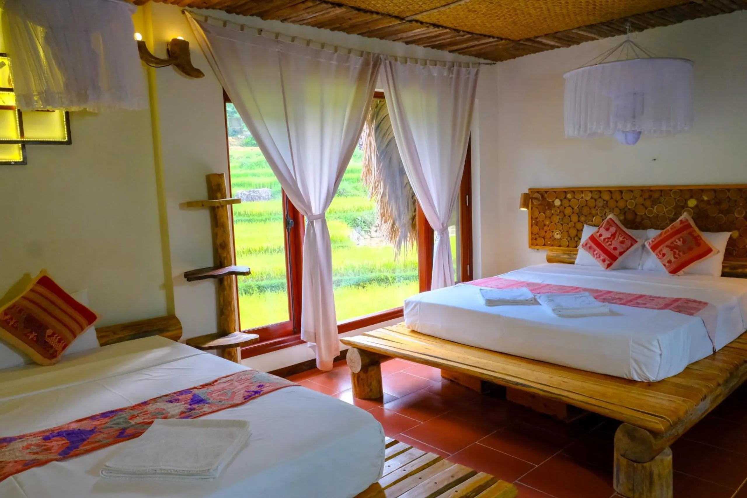 Bed in Pu Luong Jungle Lodge