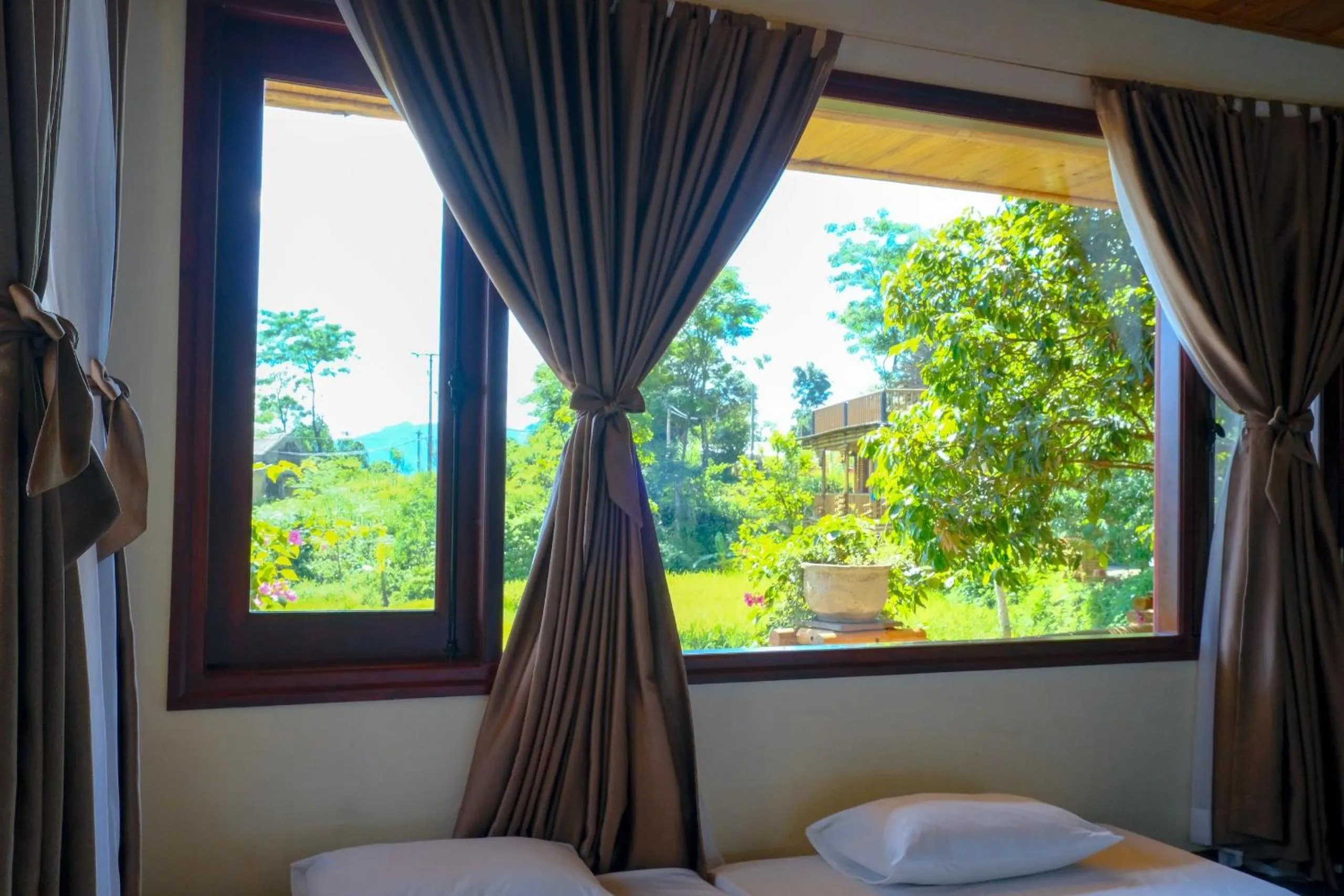View (from property/room), Bed in Pu Luong Jungle Lodge