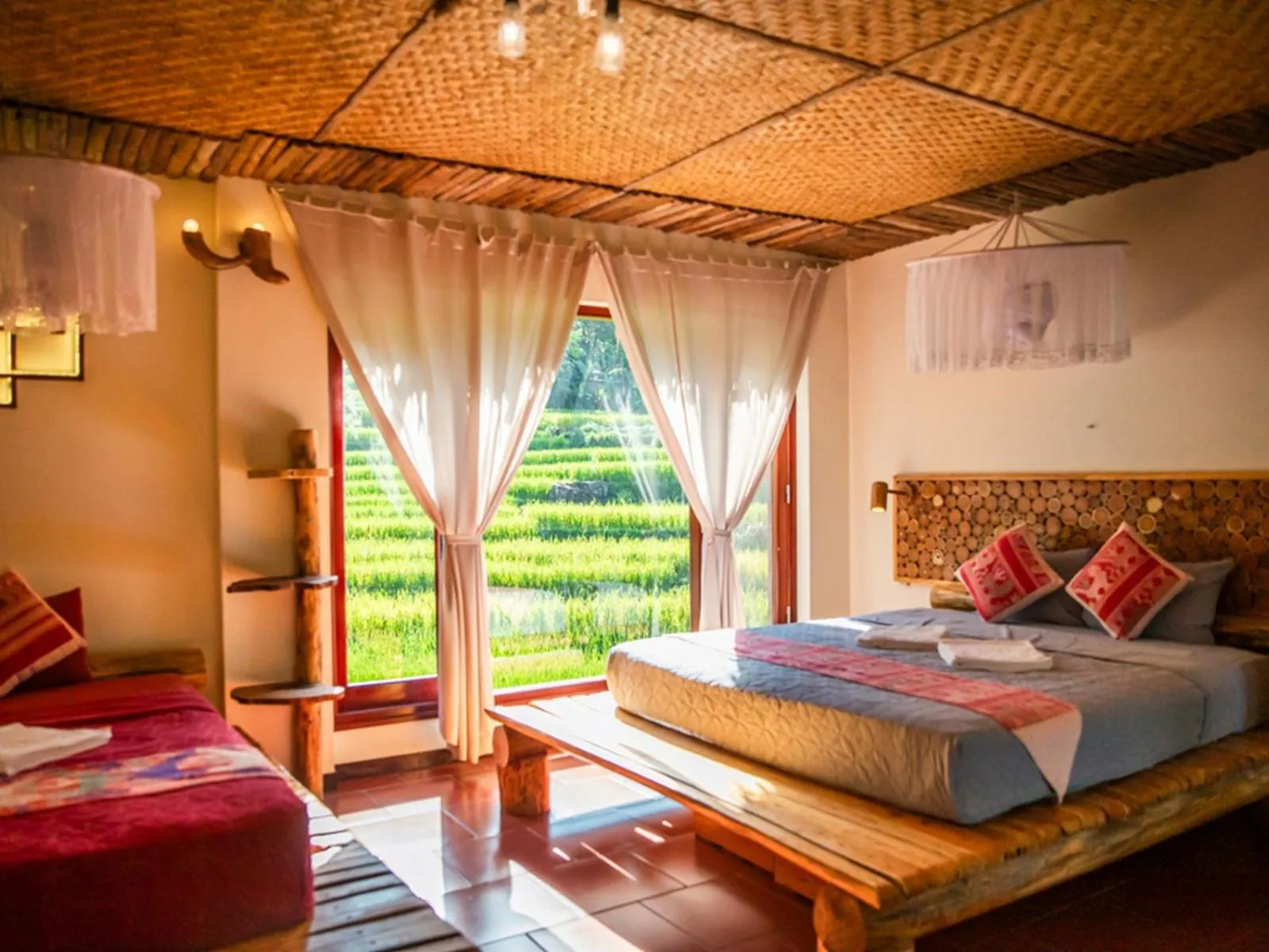 Bed in Pu Luong Jungle Lodge