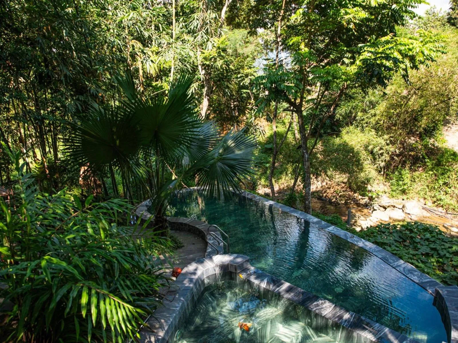 Swimming pool in Pu Luong Jungle Lodge