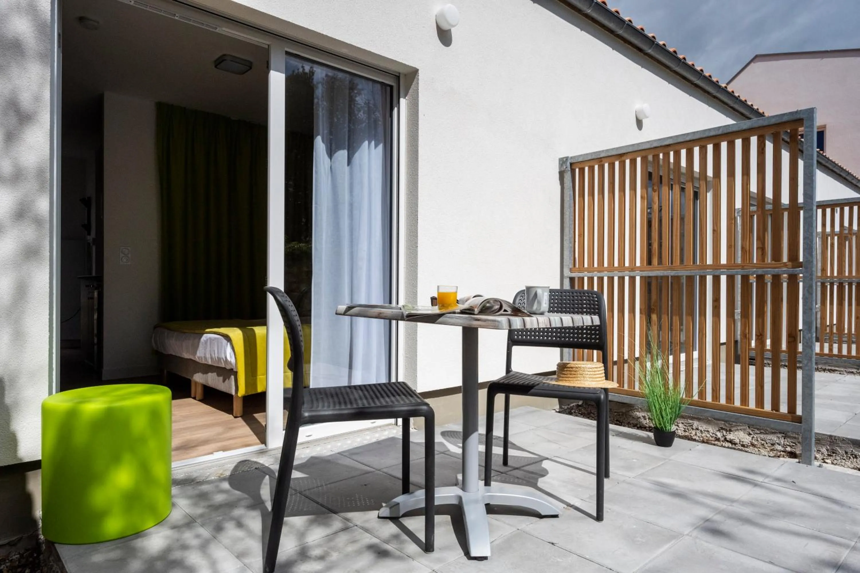 Patio in ATHOME RESIDENCE ET SPA