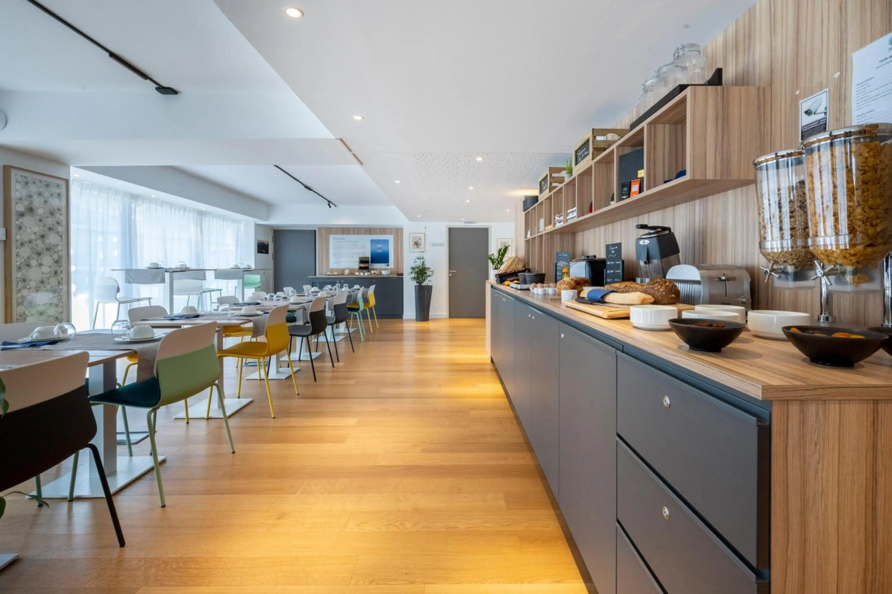 Buffet breakfast in ATHOME RESIDENCE ET SPA