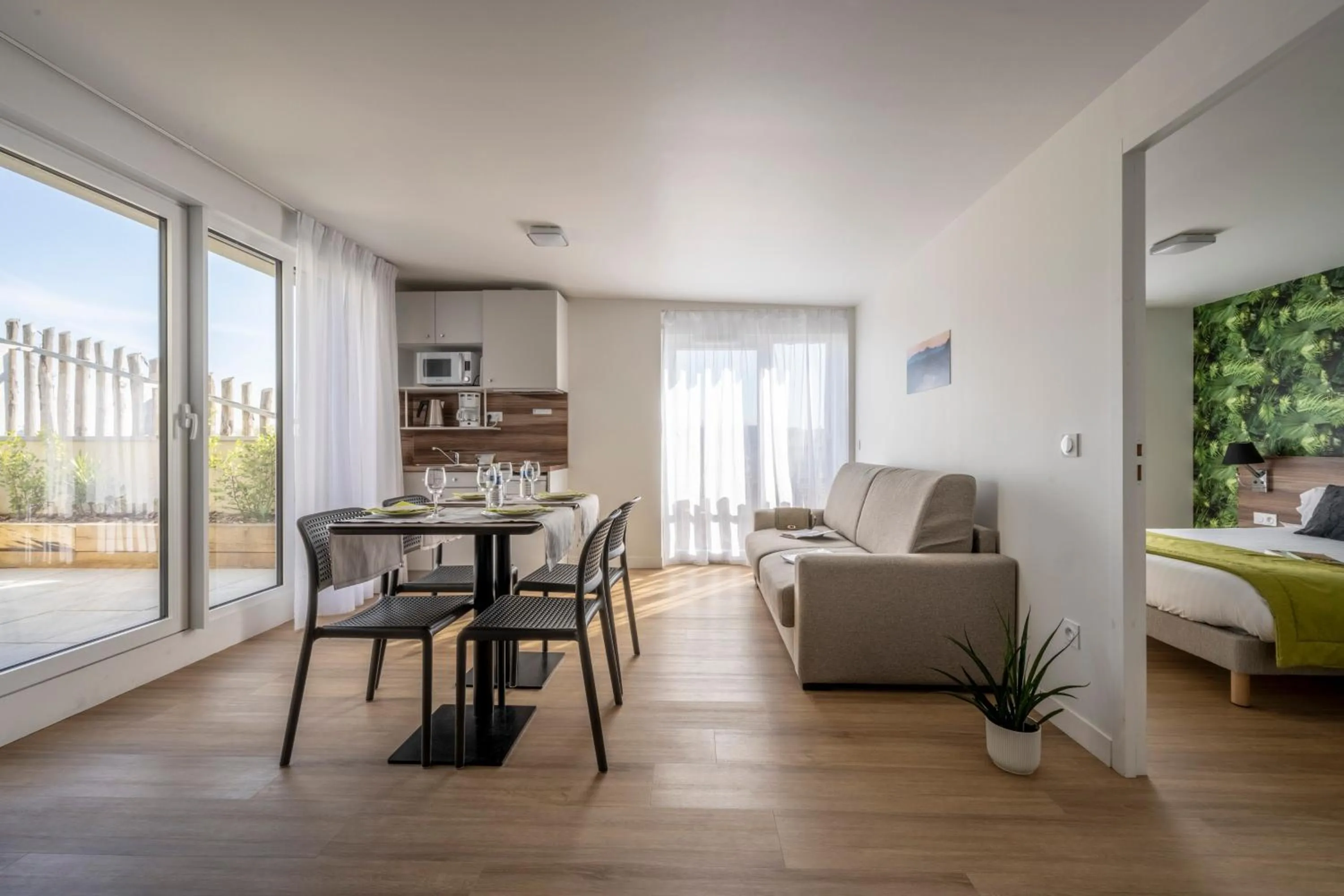 Living room, Bed in ATHOME RESIDENCE ET SPA