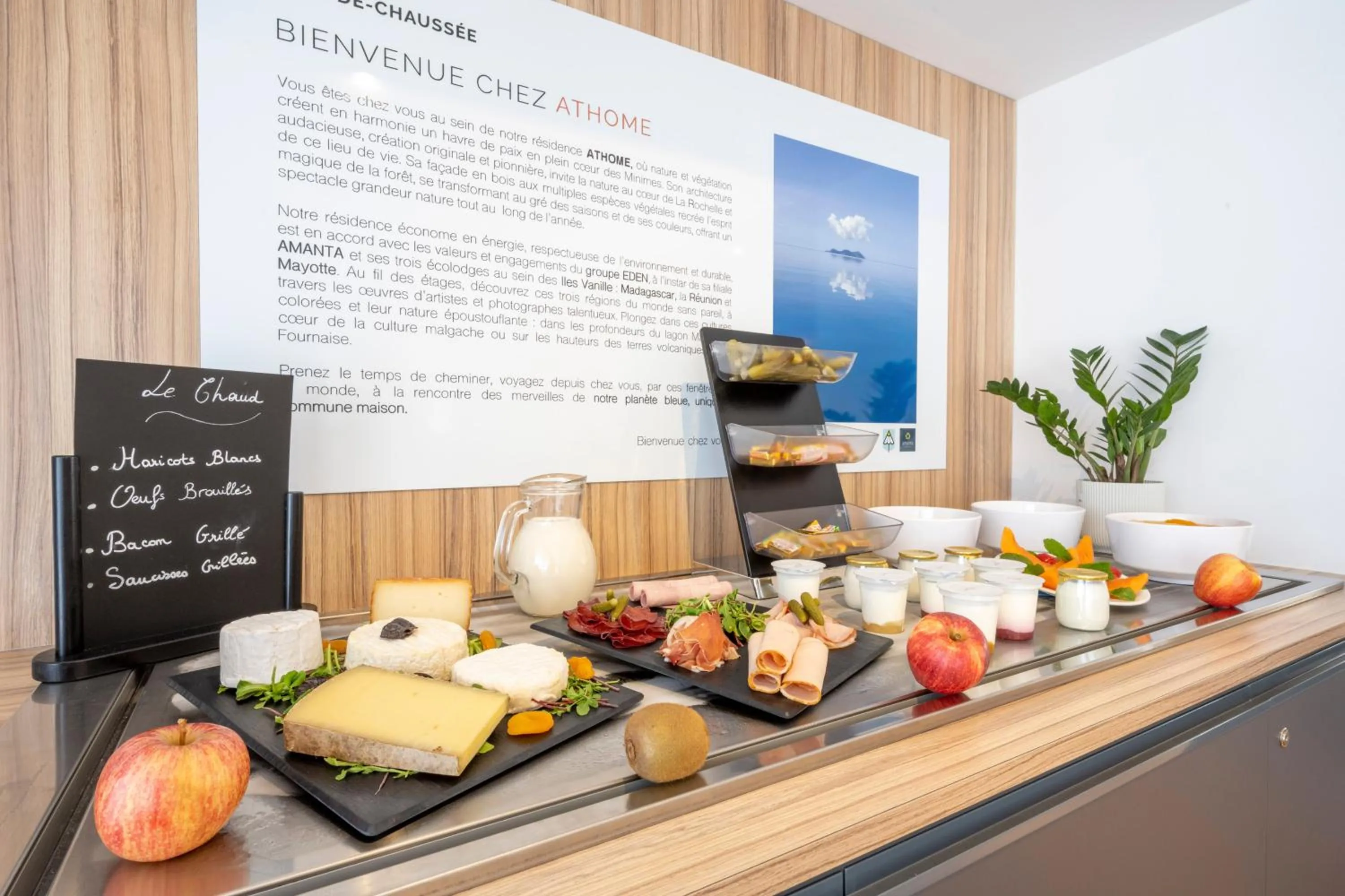 Buffet breakfast in ATHOME RESIDENCE ET SPA