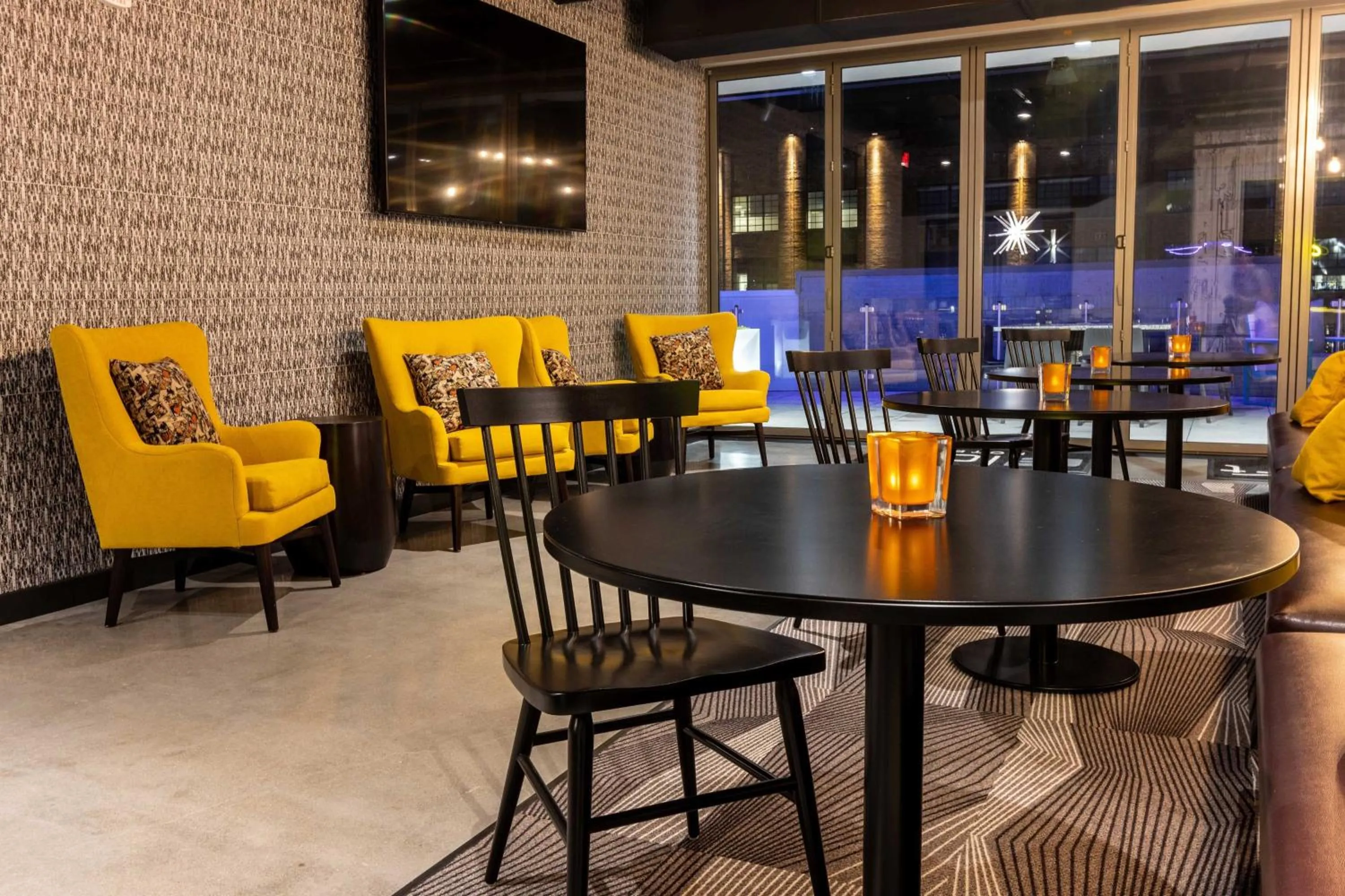 Lounge or bar in Aloft St. Louis Cortex