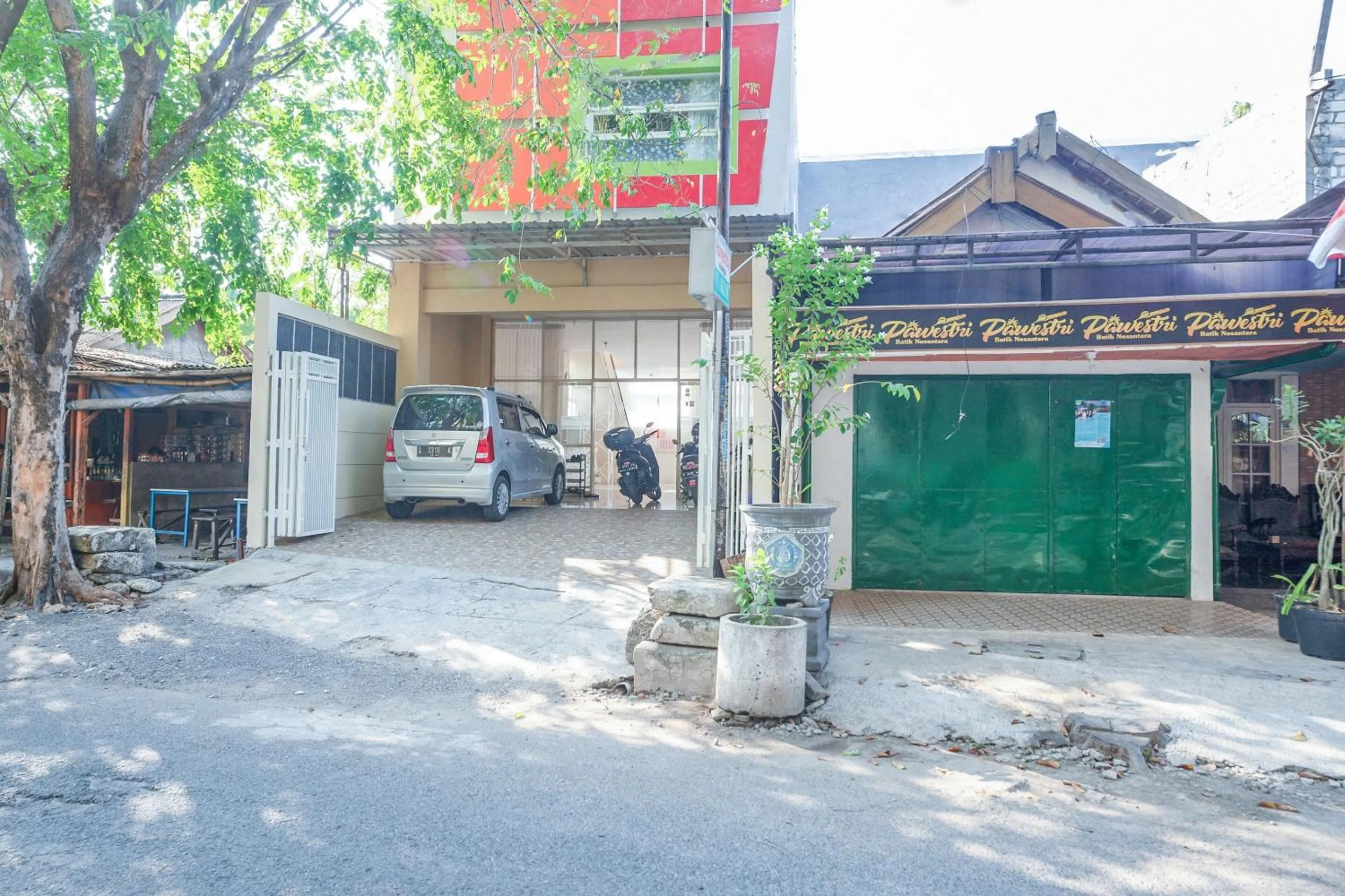 Facade/entrance in OYO 3434 Penginapan Keluarga Syariah