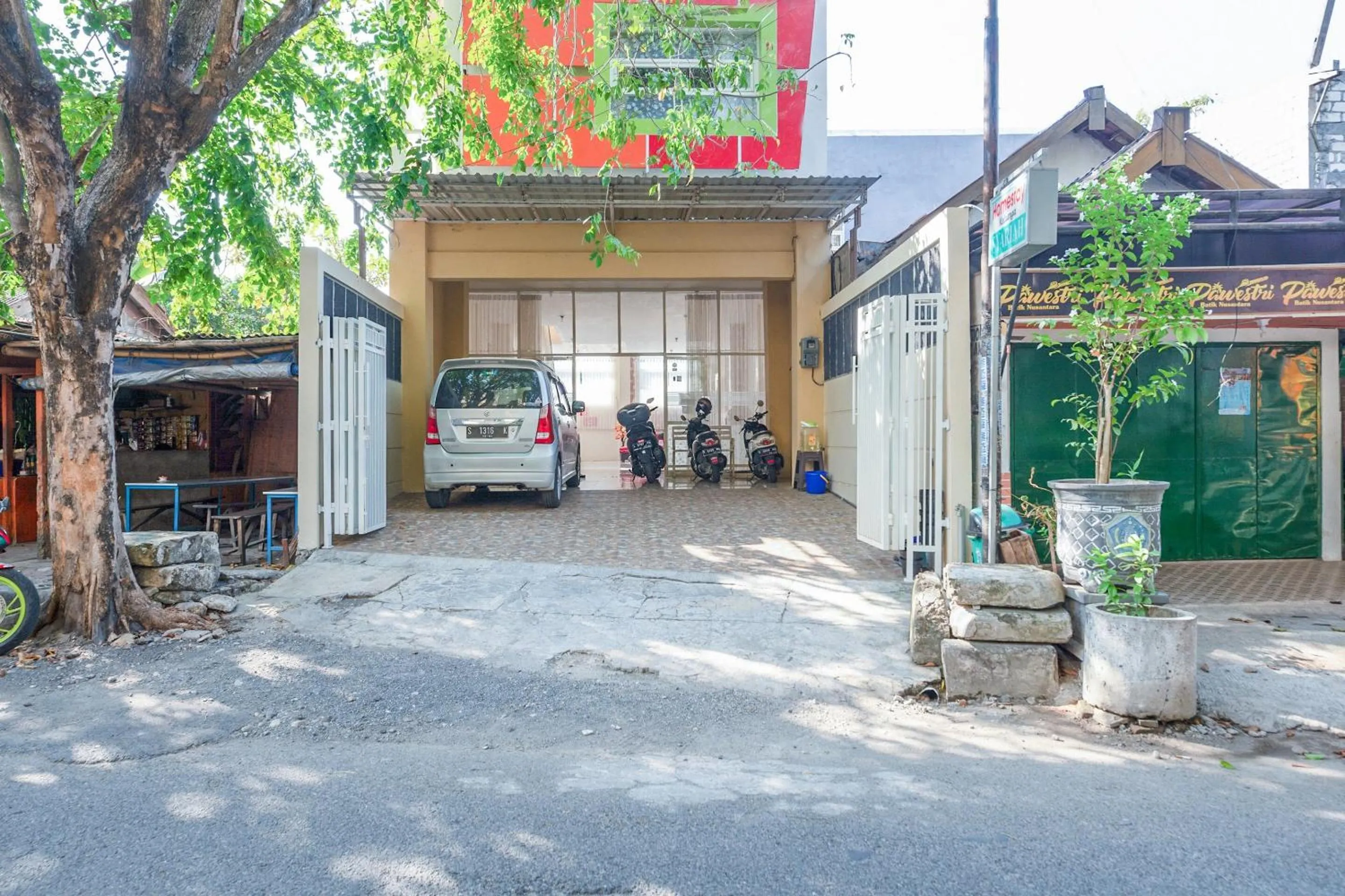 Facade/entrance in OYO 3434 Penginapan Keluarga Syariah