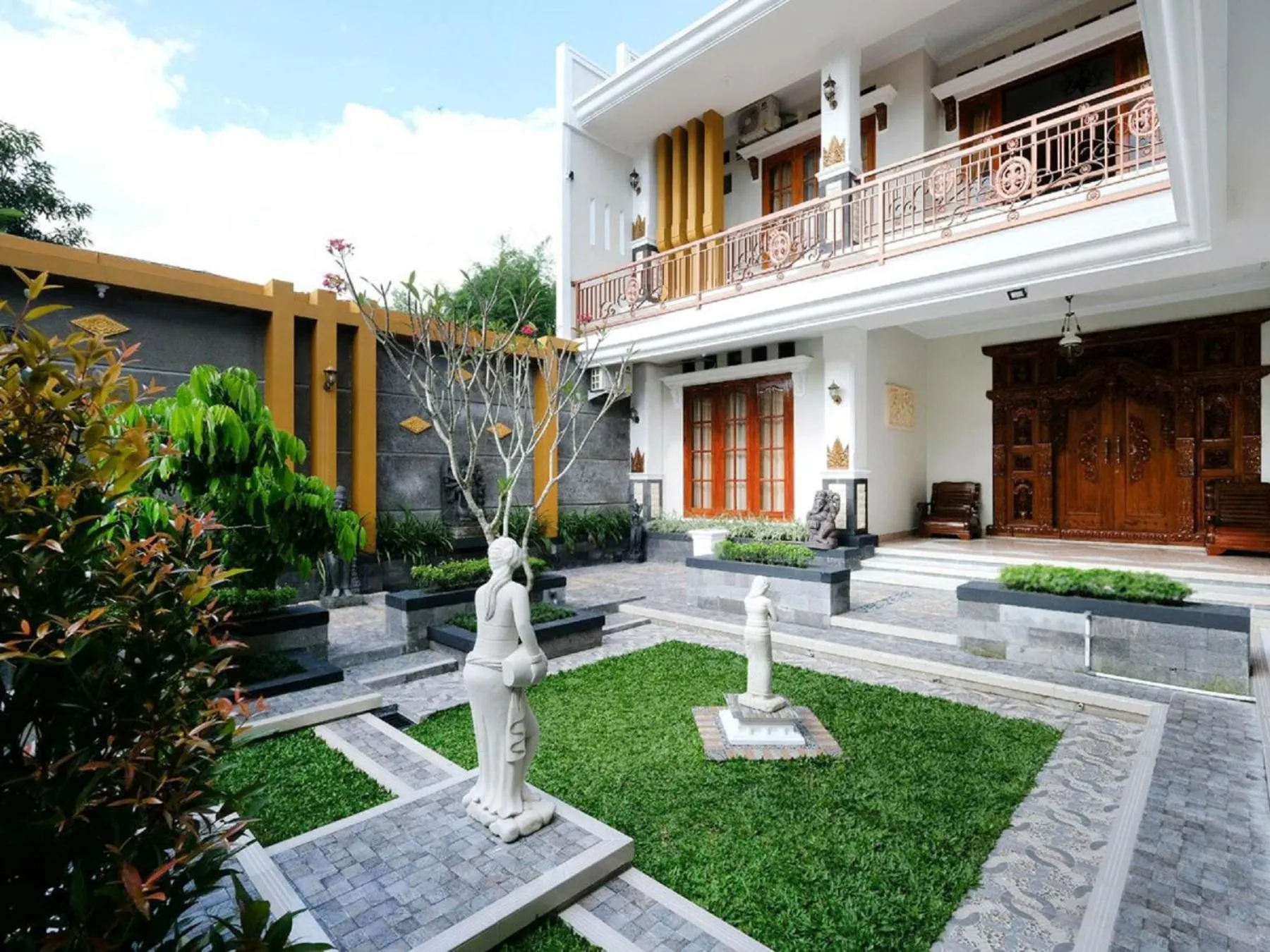 Garden in Collection O 3468 Ndalem Gusti Ayu