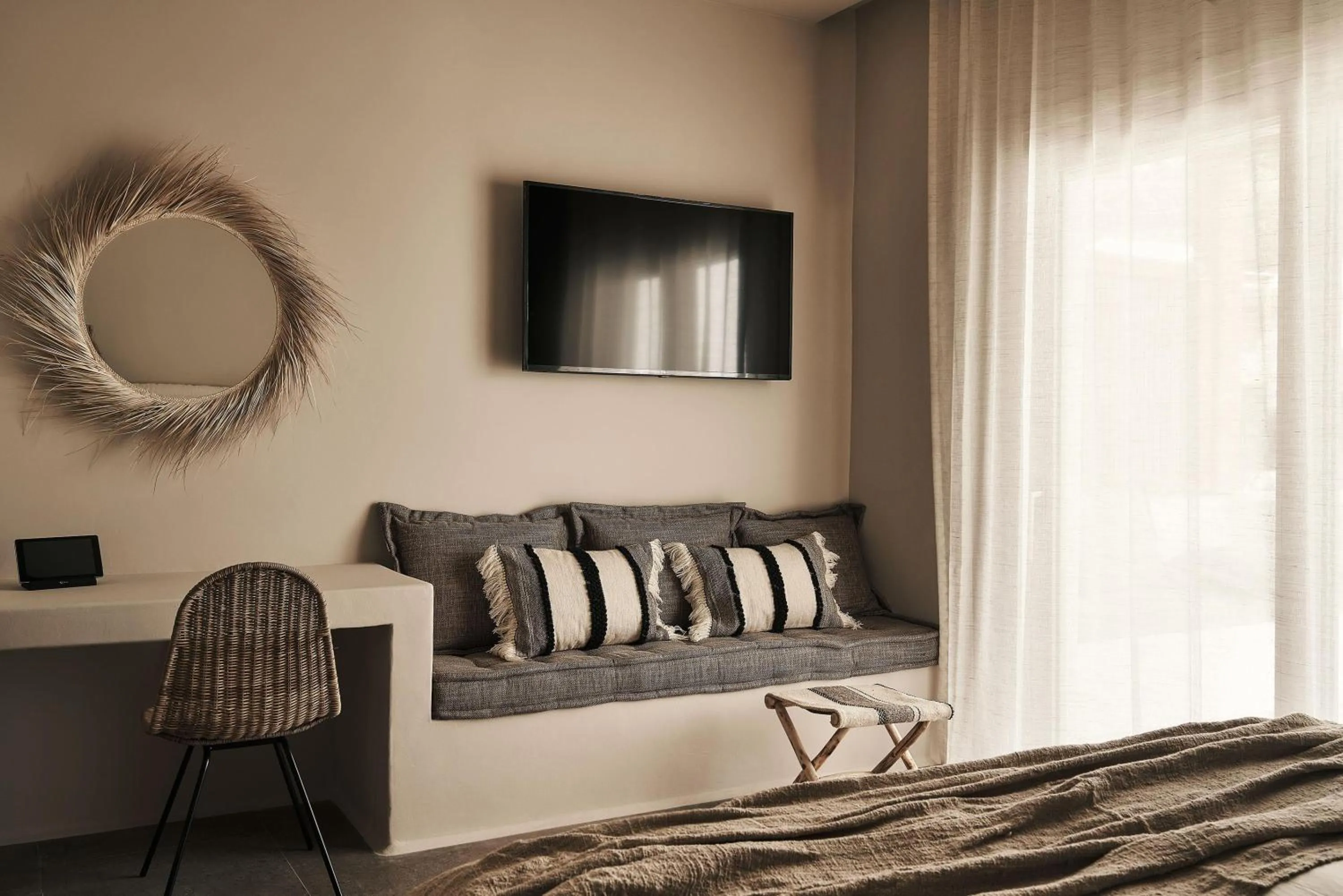 Photo of the whole room, Bed in Amyth of Mykonos Agios Stefanos