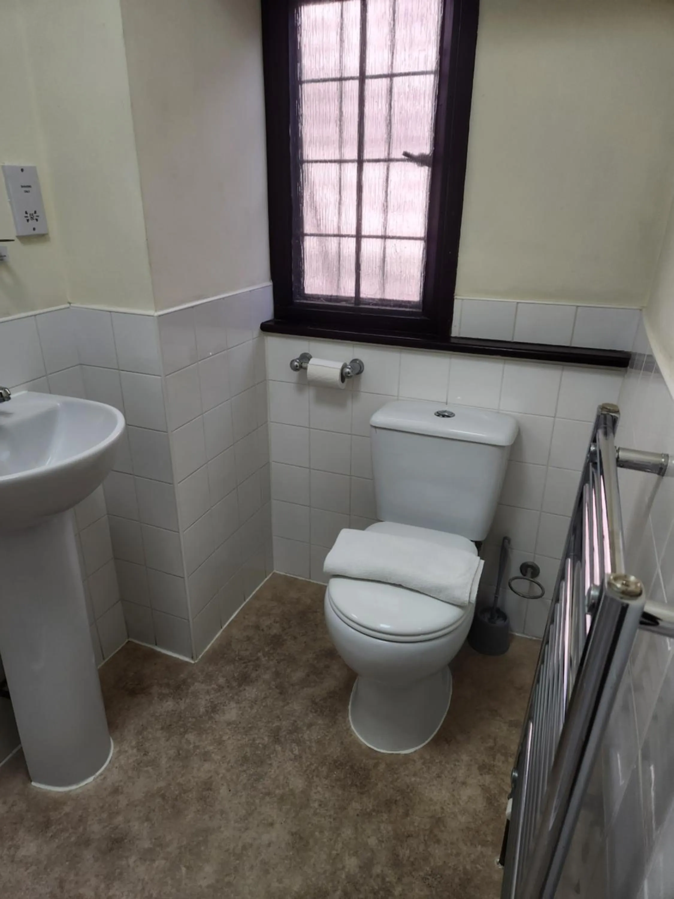 Shower in Langley Inn