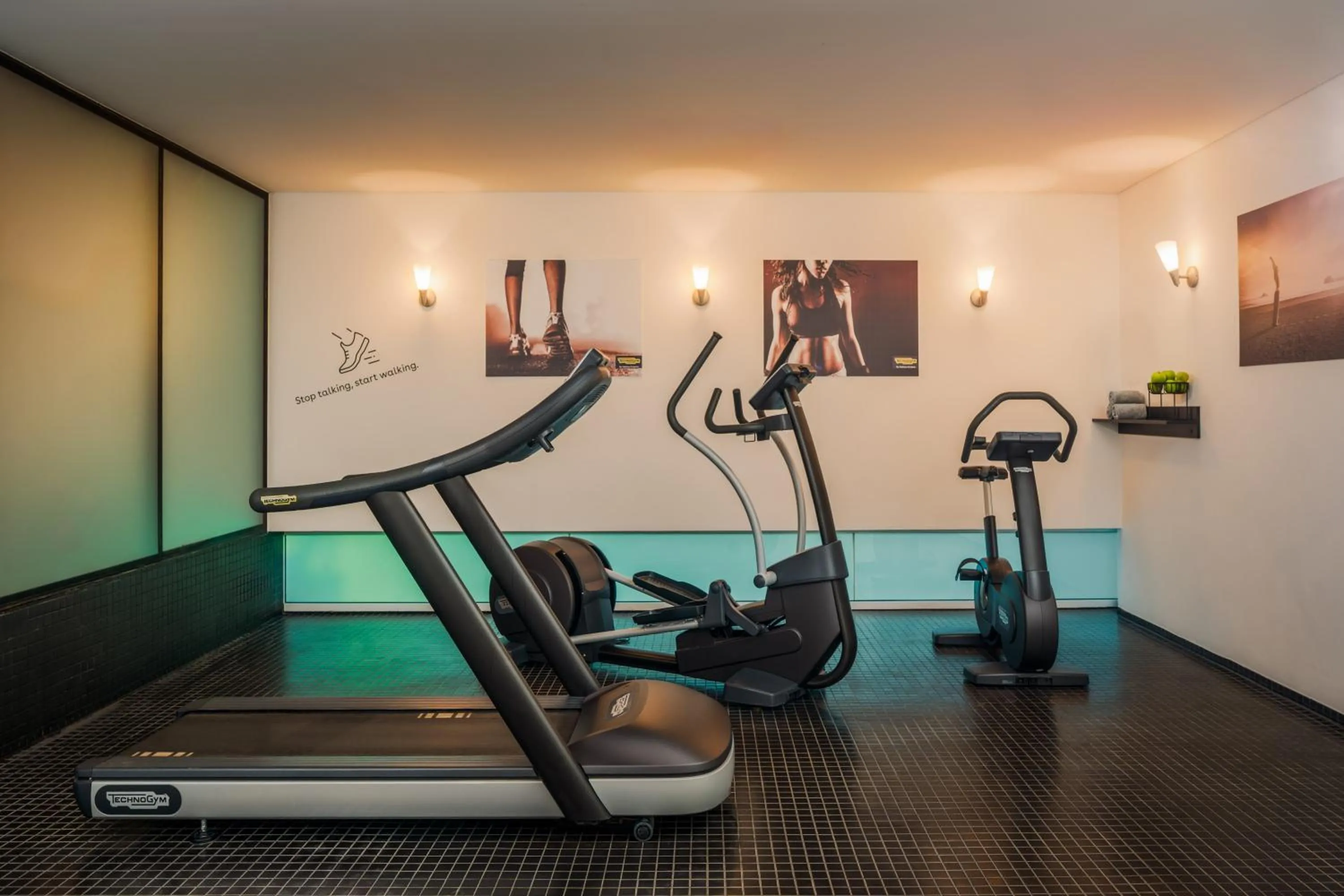 Fitness centre/facilities in INNSiDE by Meliá Düsseldorf Seestern