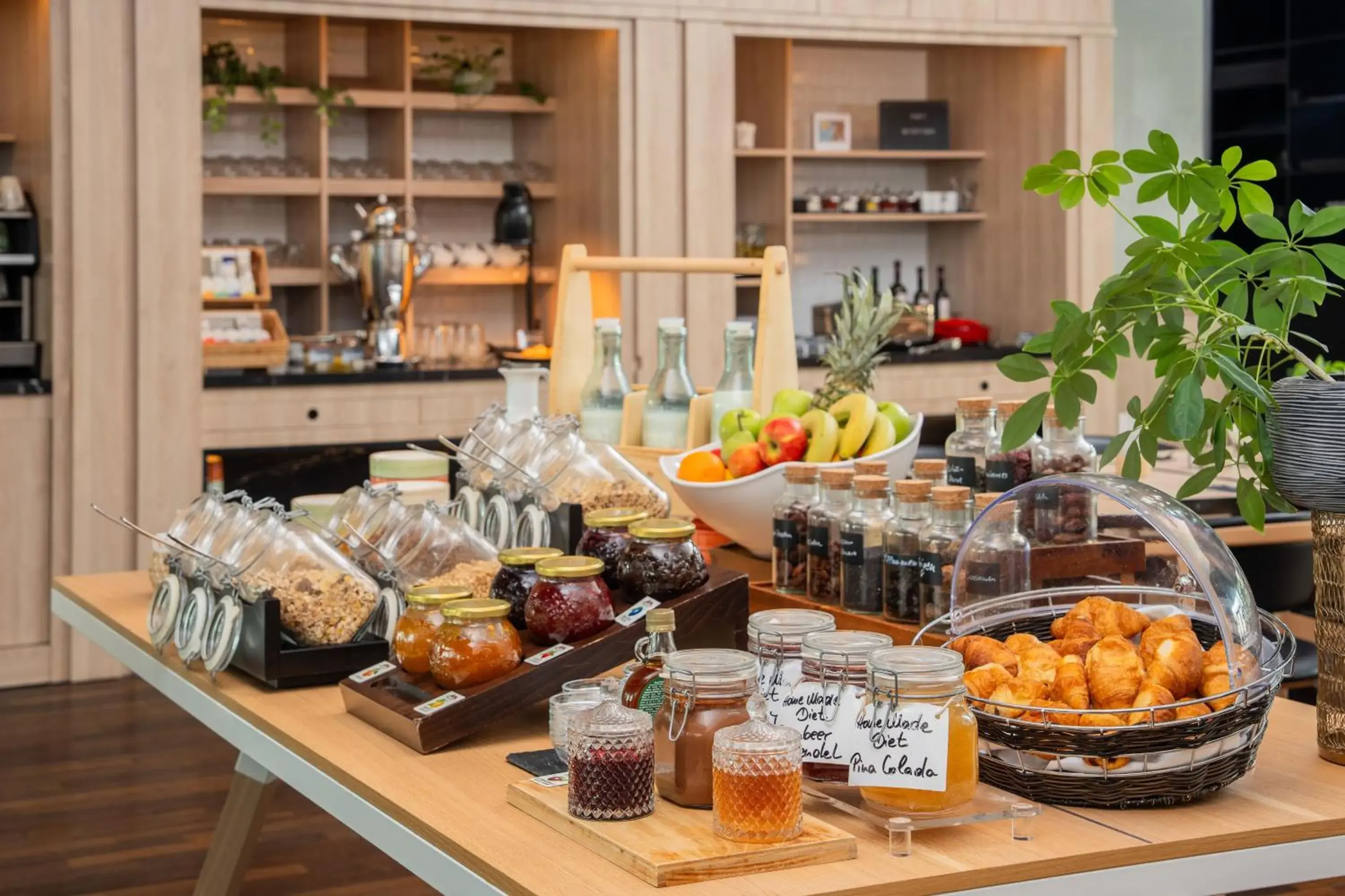 Food and drinks in INNSiDE by Meliá Düsseldorf Seestern Food and drinks in INNSiDE by Meliá Düsseldorf Seestern