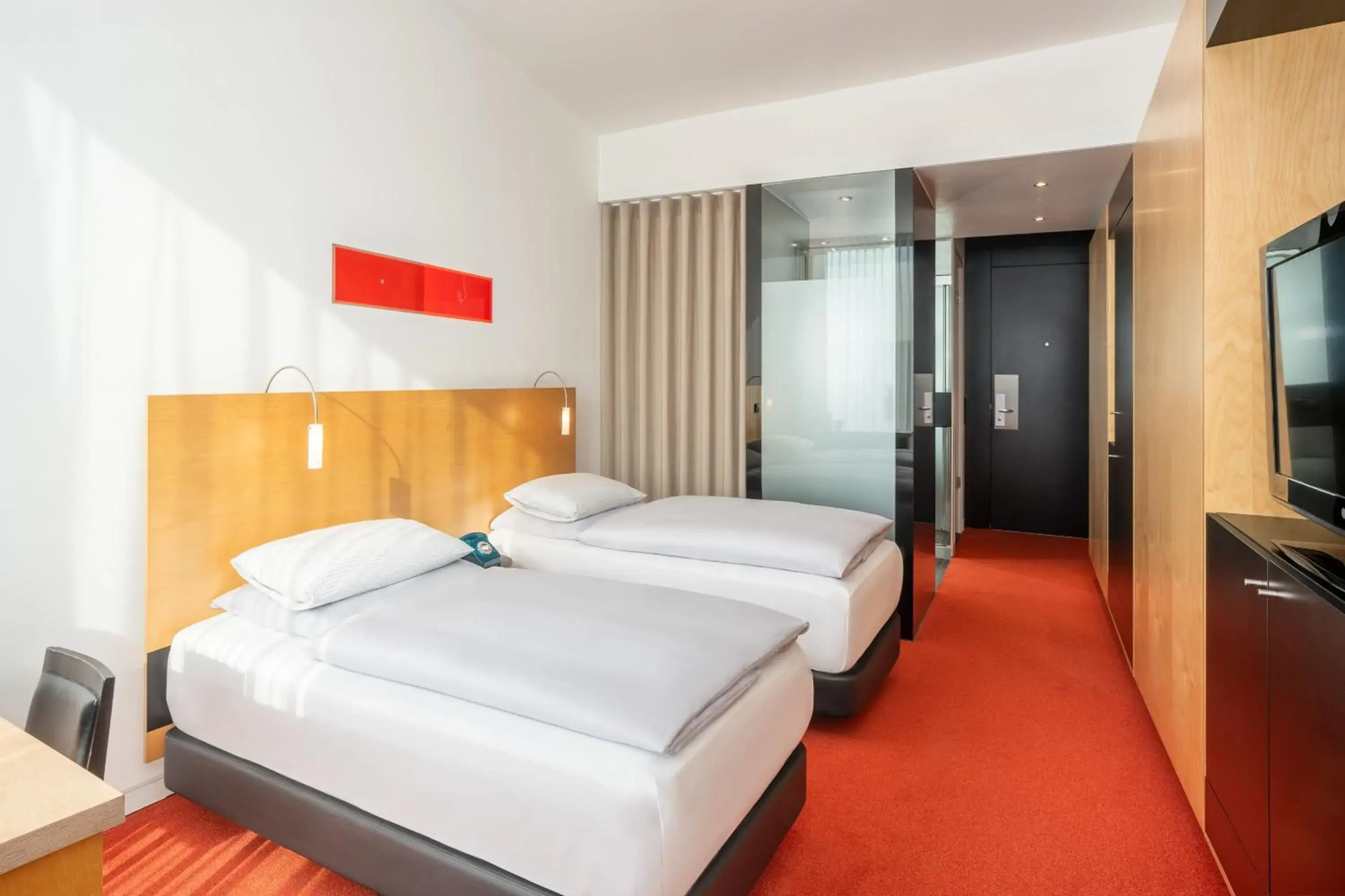 Property building, Bed in INNSiDE by Meliá Düsseldorf Seestern Property building, Bed in INNSiDE by Meliá Düsseldorf Seestern