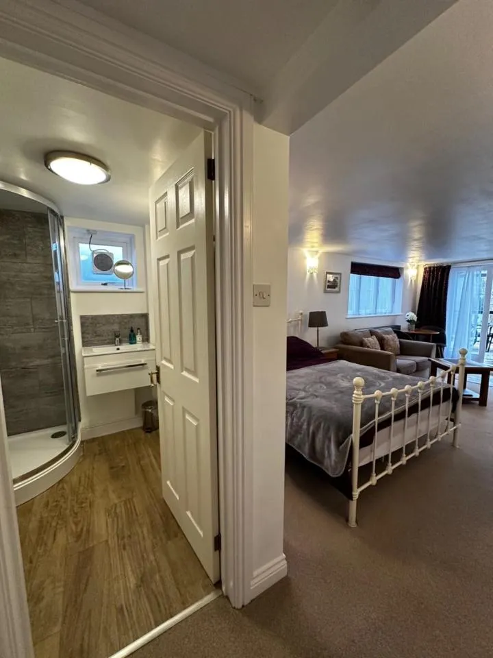 Photo of the whole room, Bed in Bath Boating Station