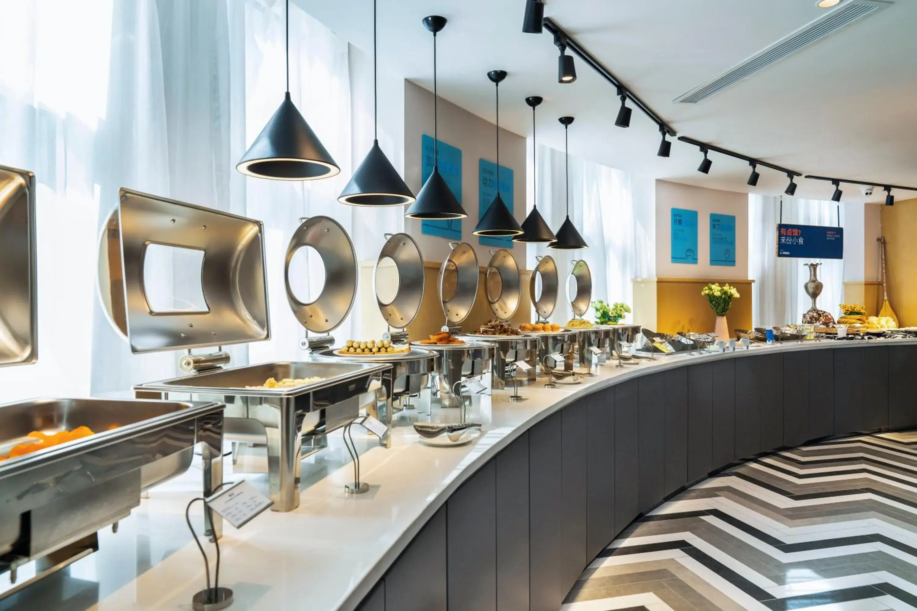 Restaurant/places to eat in Holiday Inn Express Urumqi Station by IHG Restaurant/places to eat in Holiday Inn Express Urumqi Station by IHG