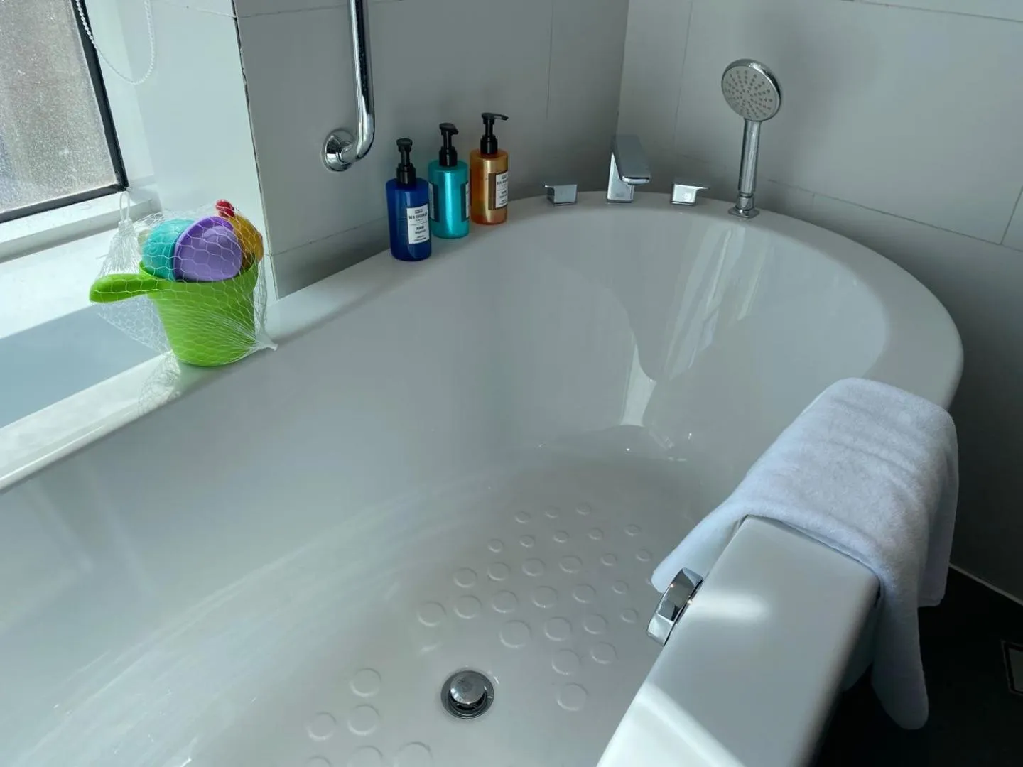 Hot Tub in Holiday Inn Express Urumqi Station by IHG