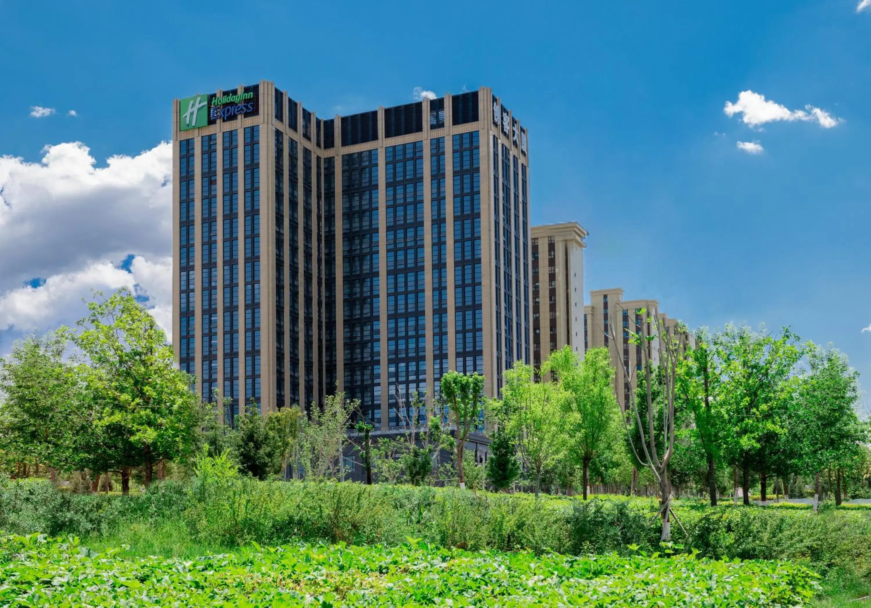 Property building in Holiday Inn Express Urumqi Station by IHG Property building in Holiday Inn Express Urumqi Station by IHG