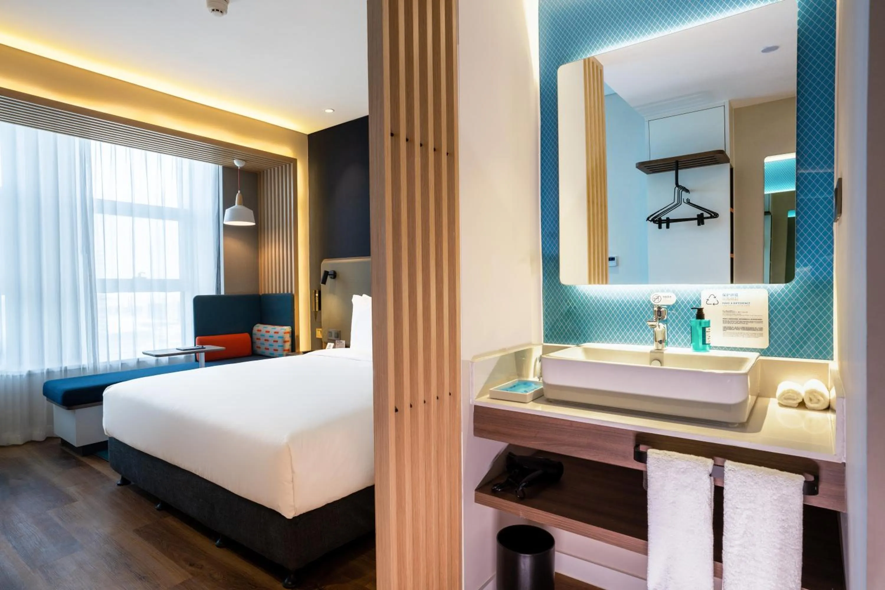 Photo of the whole room, Bed in Holiday Inn Express Urumqi Station by IHG