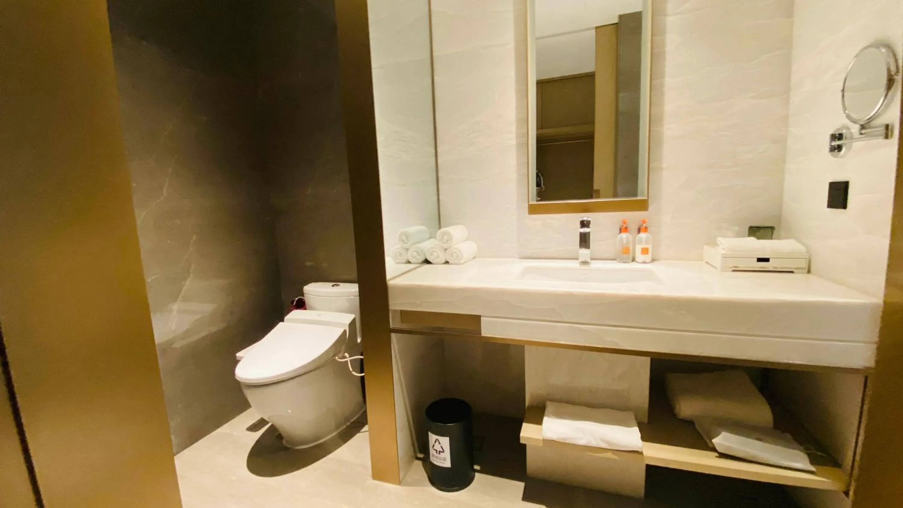 Toilet in Crowne Plaza Fuzhou South by IHG