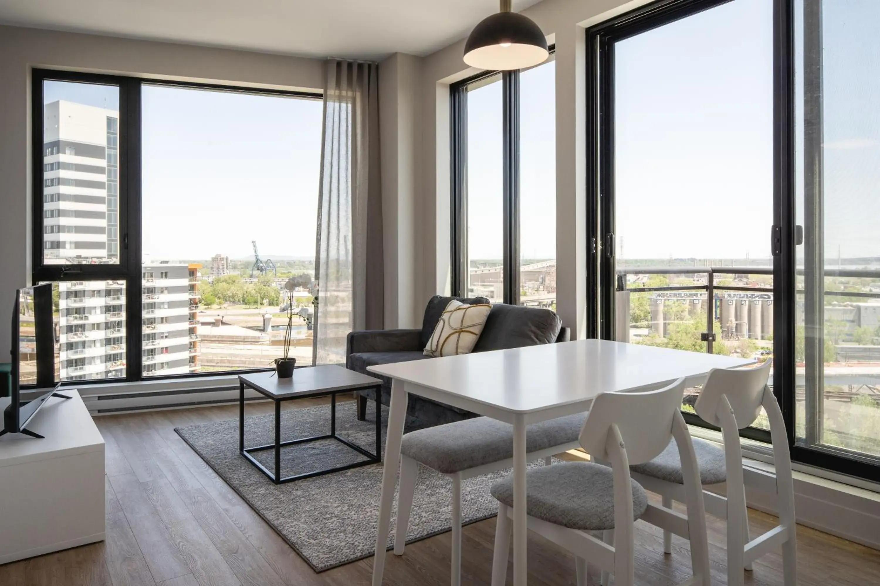 View (from property/room) in Griffintown Hôtel View (from property/room) in Griffintown Hôtel