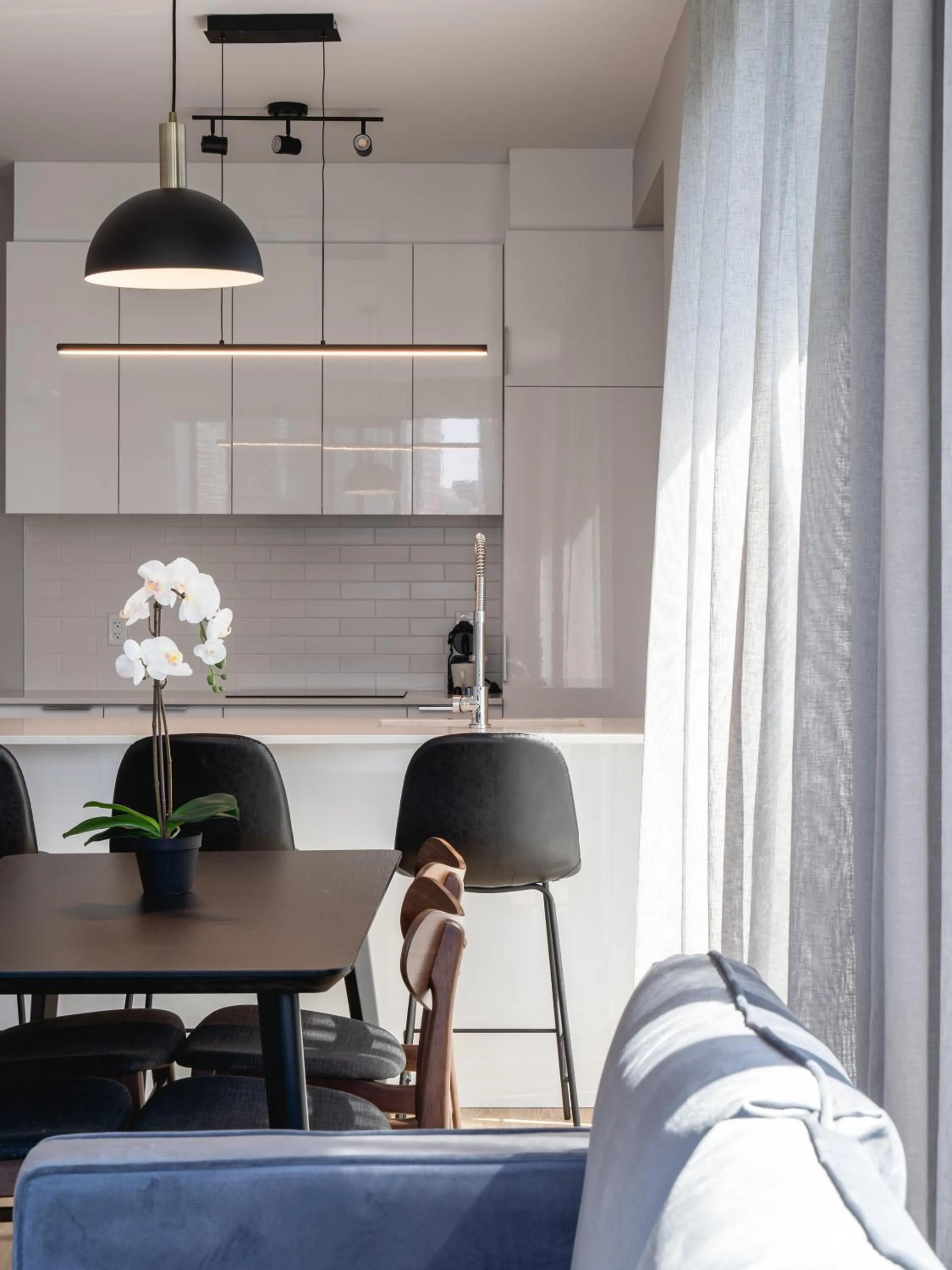 Kitchen or kitchenette in Griffintown Hôtel