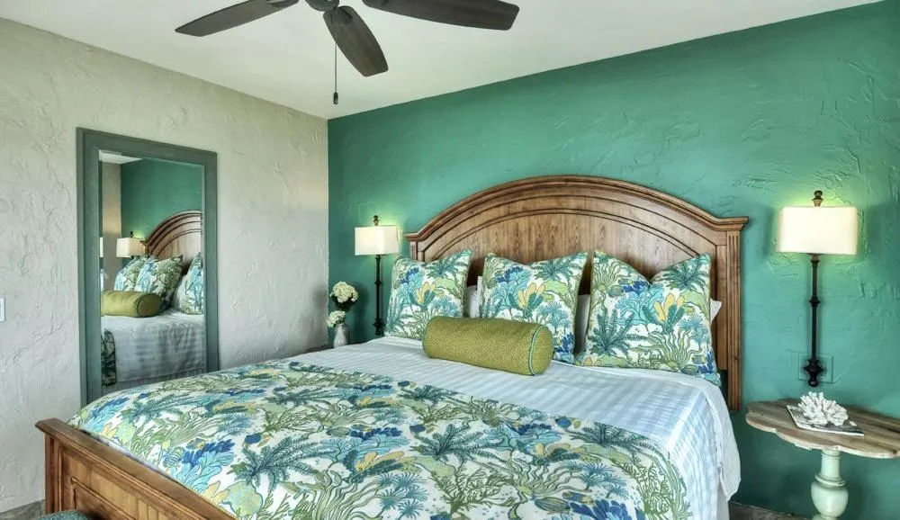 Bed in Beachcomber Inn