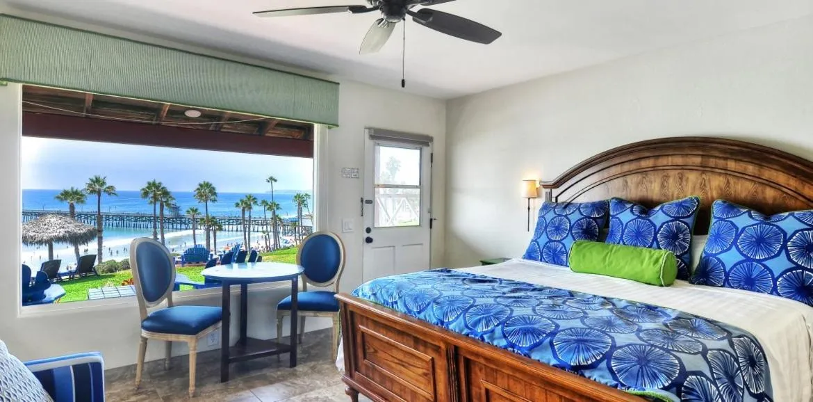 Bed in Beachcomber Inn