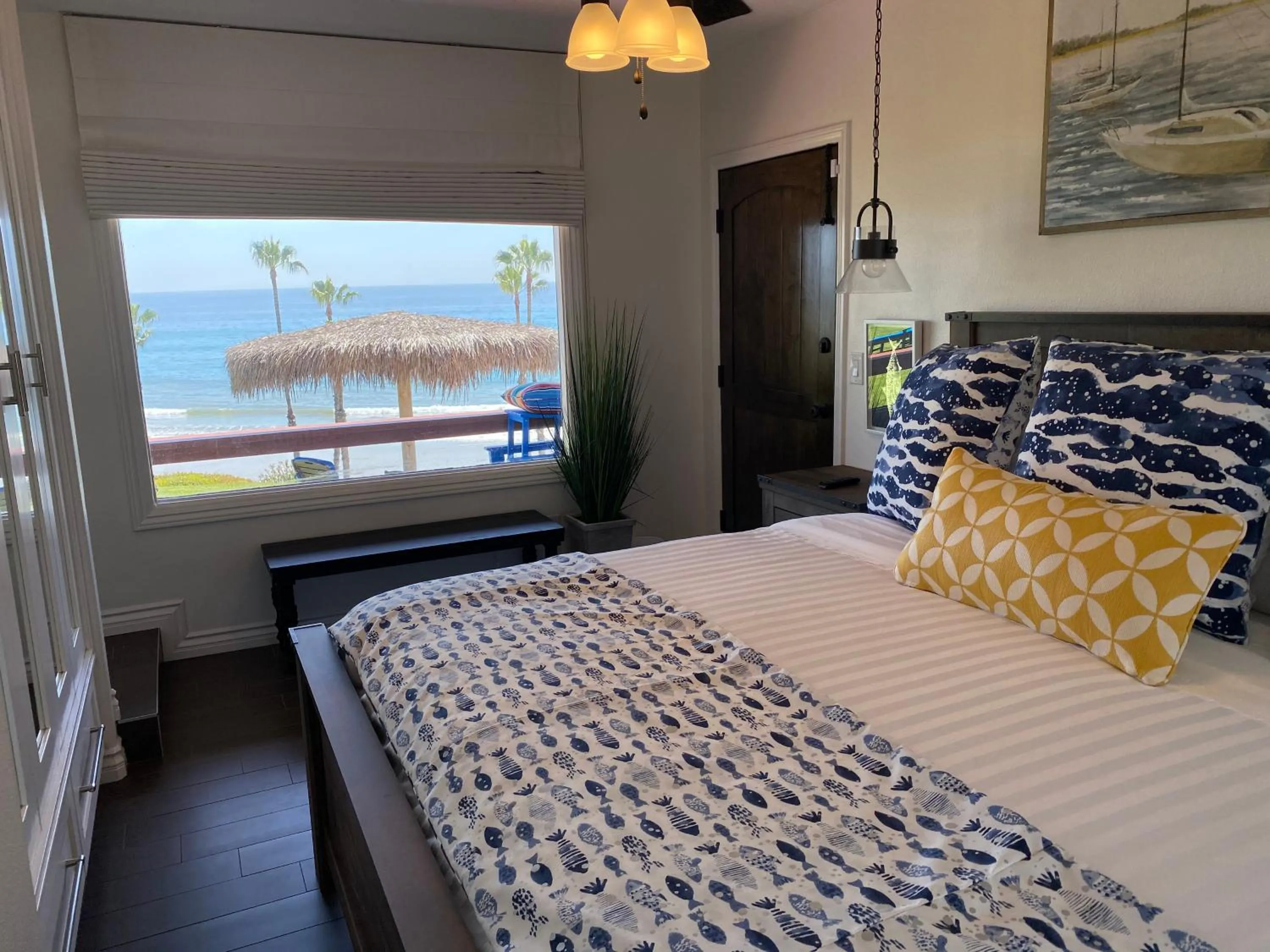 Bed in Beachcomber Inn