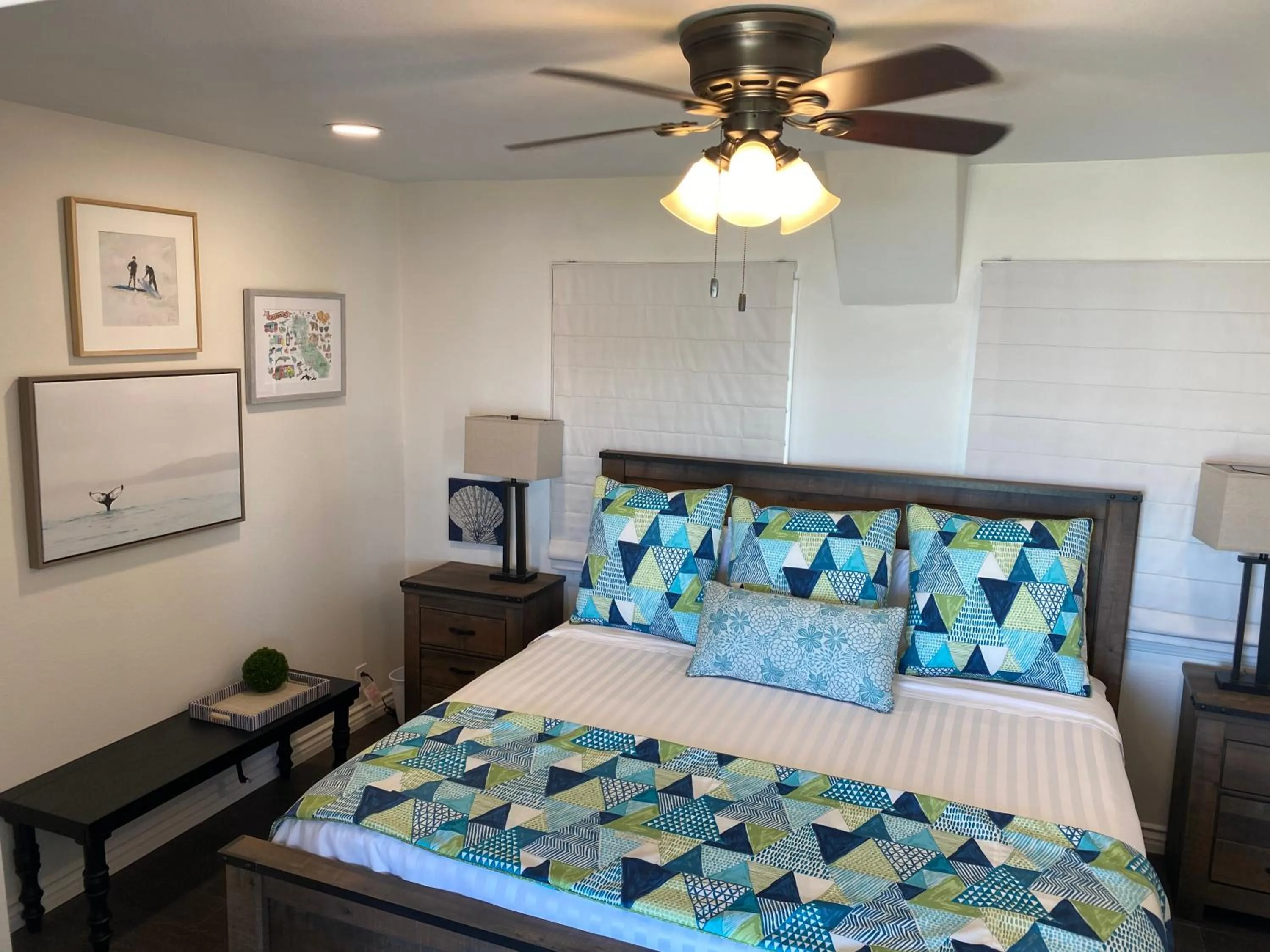 Bed in Beachcomber Inn