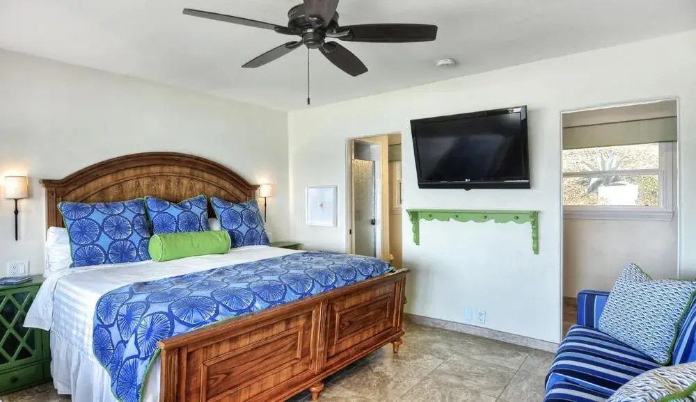 Bed in Beachcomber Inn Bed in Beachcomber Inn