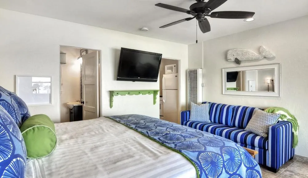 Bed in Beachcomber Inn