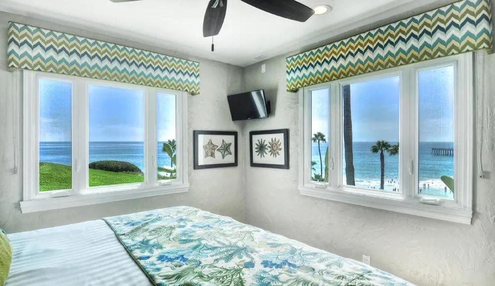 Bed in Beachcomber Inn