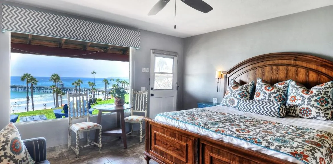 Bed in Beachcomber Inn