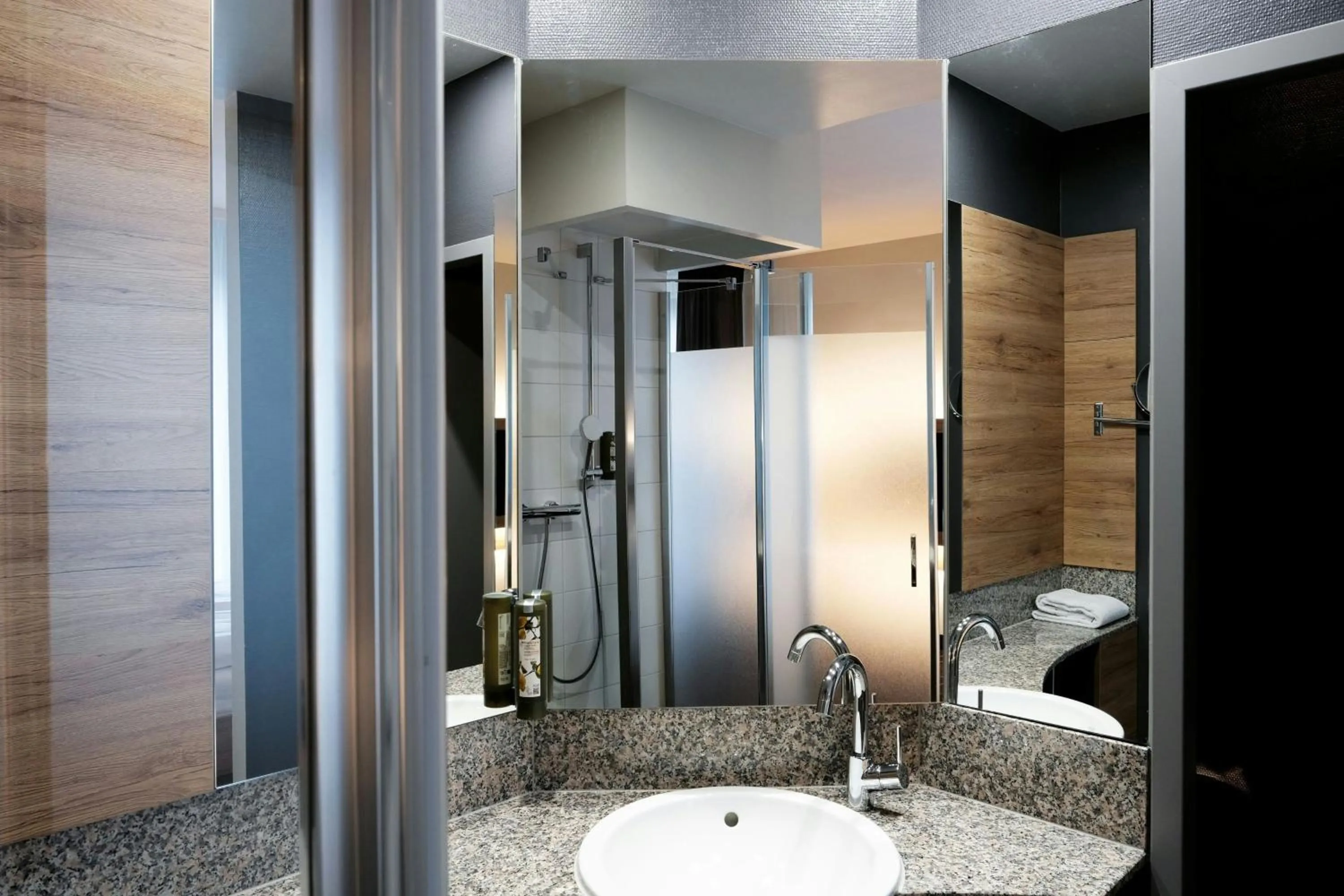 Bathroom in Four Points Flex by Sheraton Ratingen Düsseldorf Airport