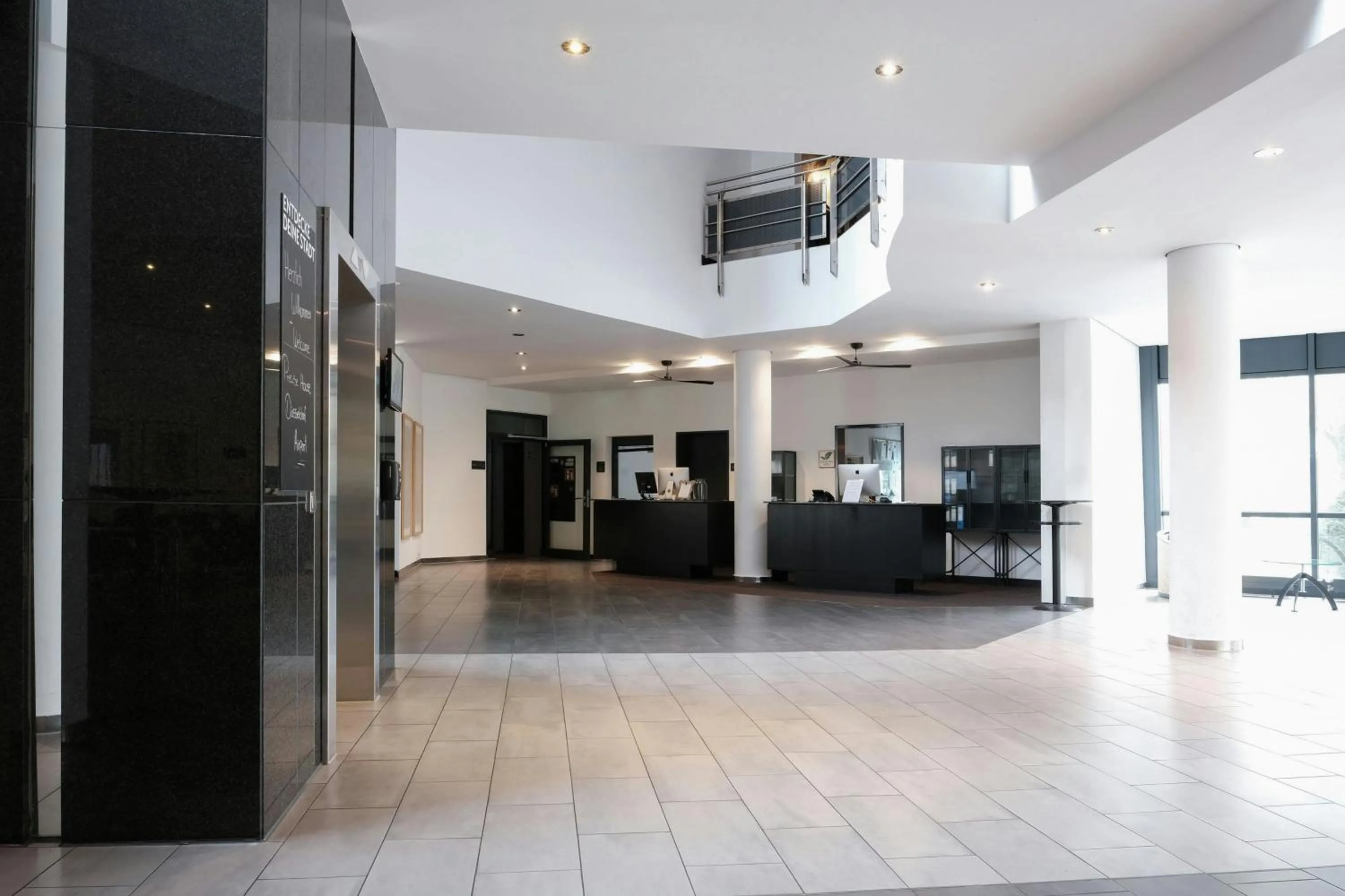 Lobby or reception in Four Points Flex by Sheraton Ratingen Düsseldorf Airport